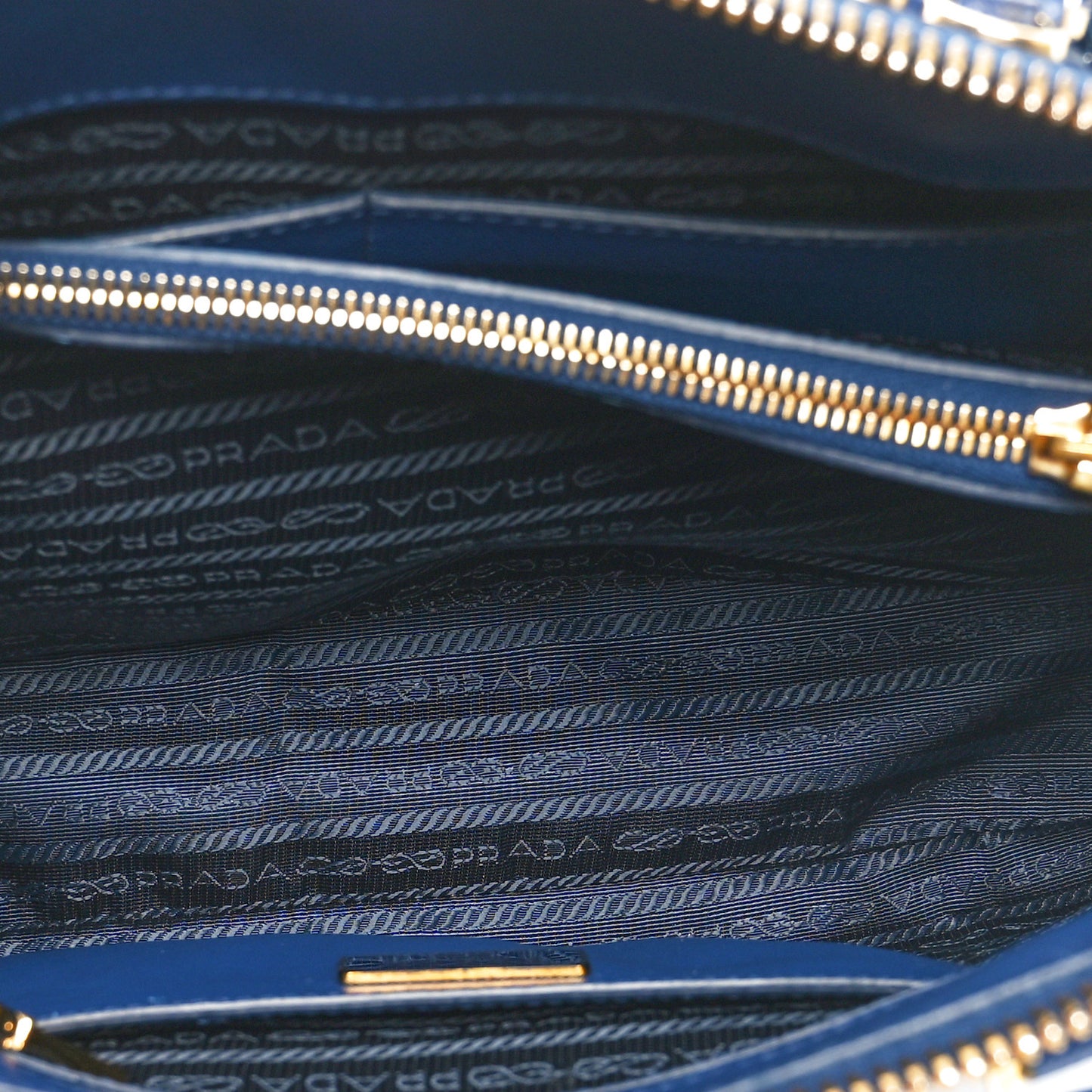 Saffiano Lux Medium Promenade Tote Bluette
