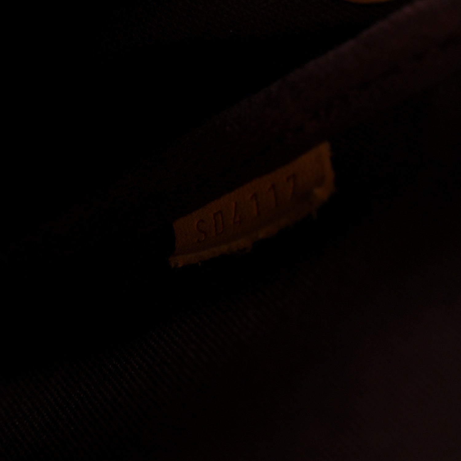 Louis Vuitton Monogram Favorite MM 8 of 11