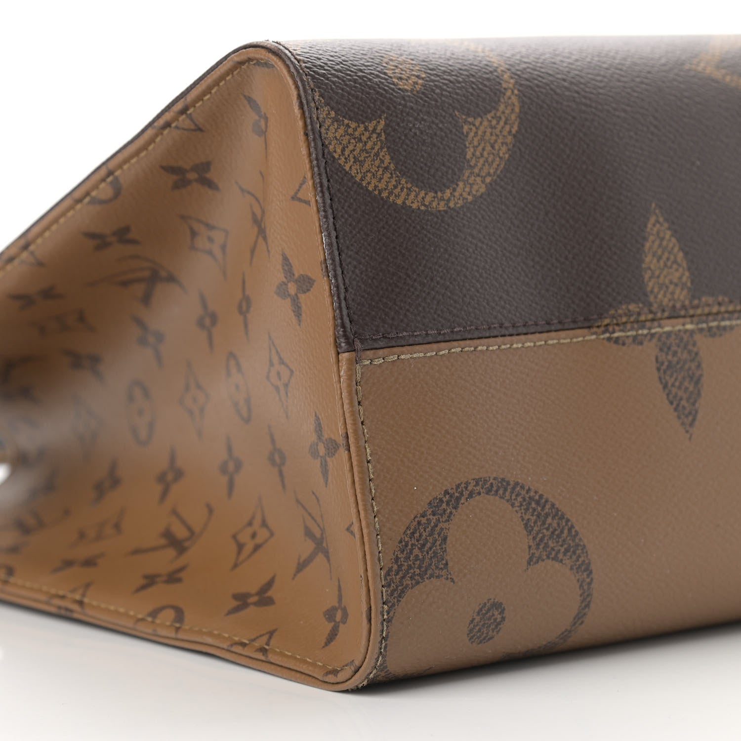 Louis Vuitton Reverse Monogram Giant Onthego MM 9 of 15