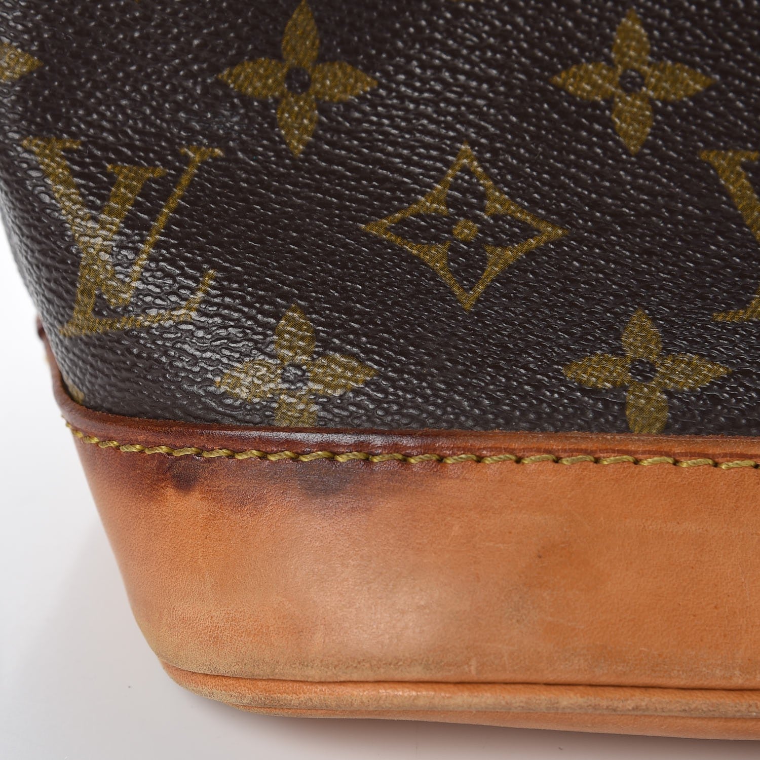Louis Vuitton Monogram Alma PM 8 of 28
