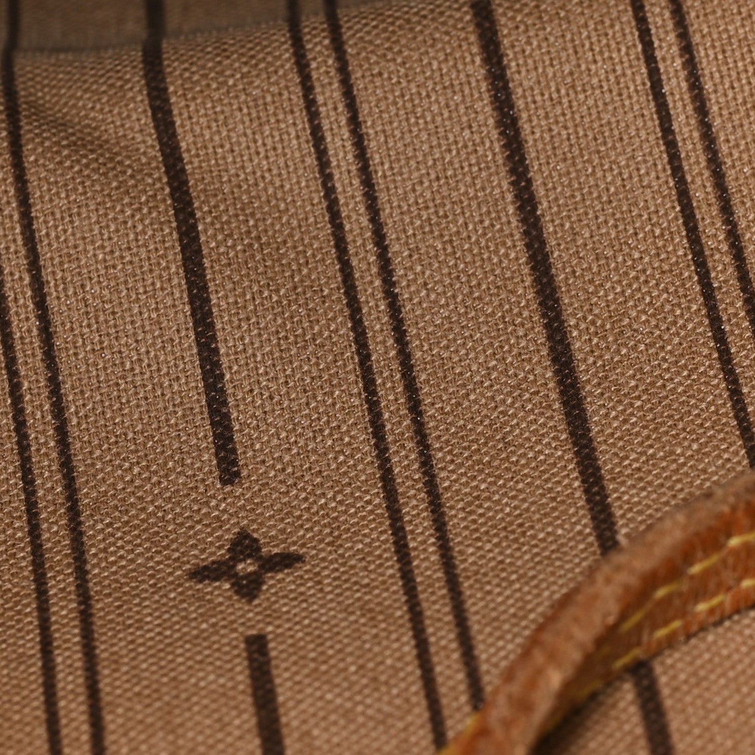 Louis Vuitton Monogram Neverfull MM 11 of 12