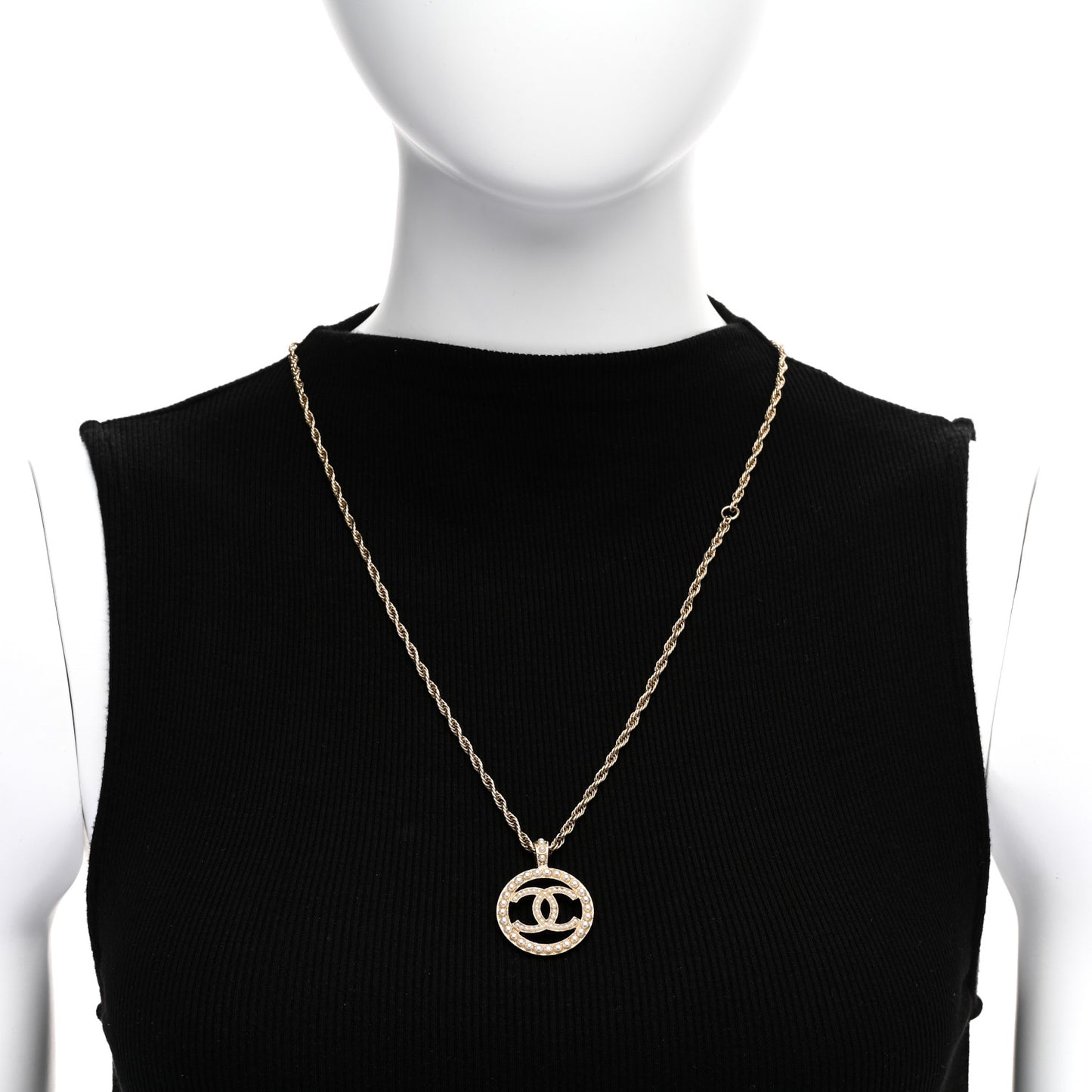 Pearl CC Round Pendant Necklace Gold