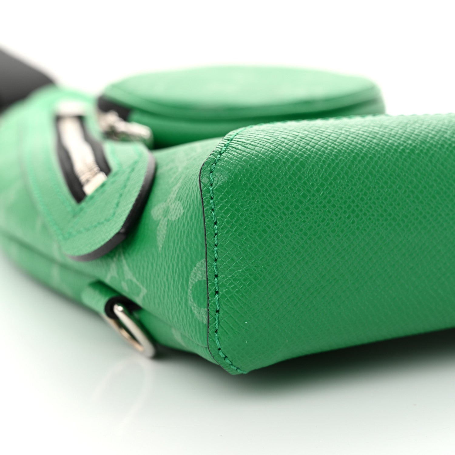 Louis Vuitton Taigarama Duo Slingbag Cactus Green 10 of 11