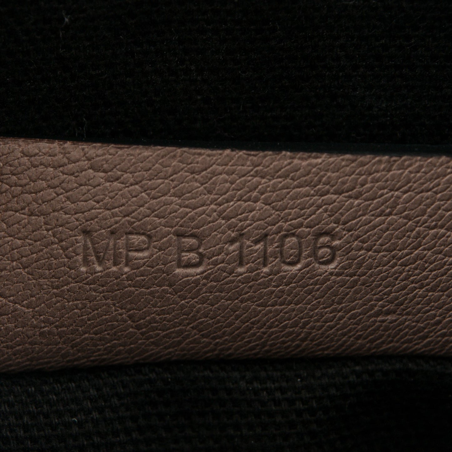 Sugar Goatskin Medium Antigona Mastic