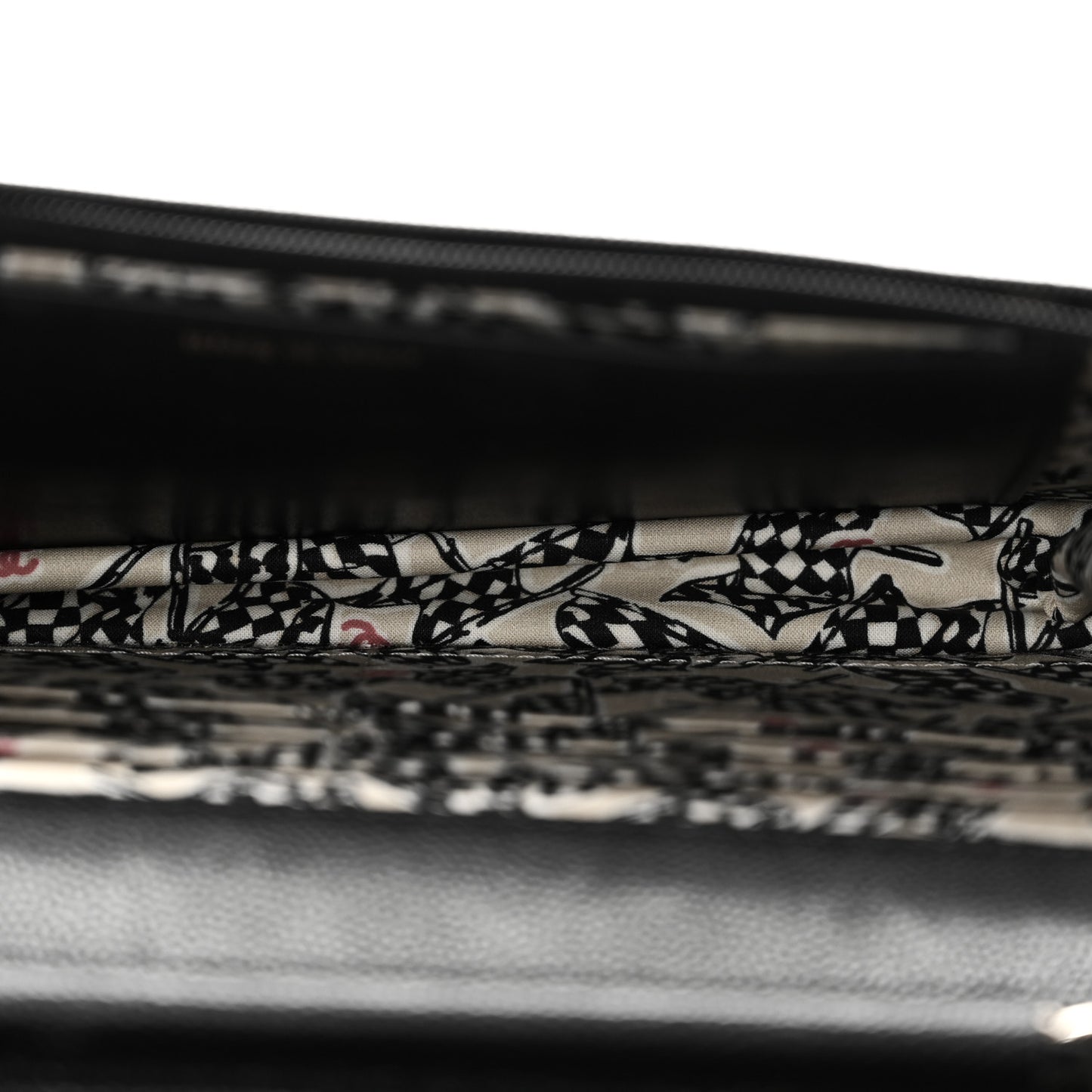 Caviar Quilted Striated CC Wallet On Chain WOC Black