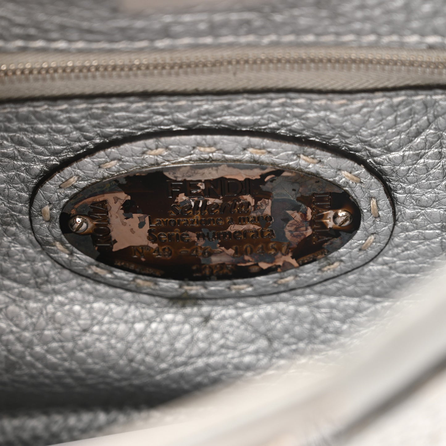 Cuoio Romano Lux Selleria Mini Peekaboo Iconic Satchel Argento
