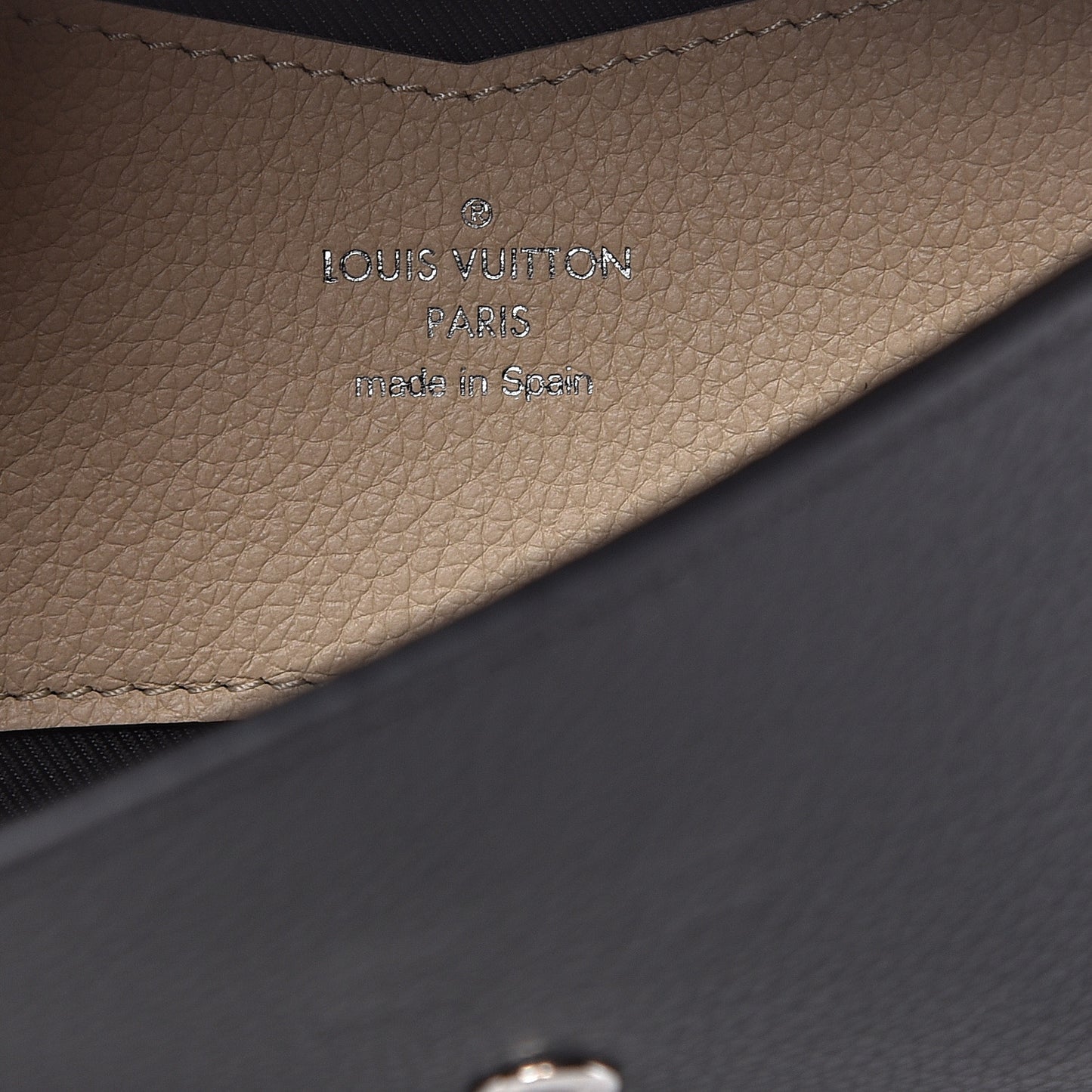 Calfskin Lockme II Wallet Vanille Black