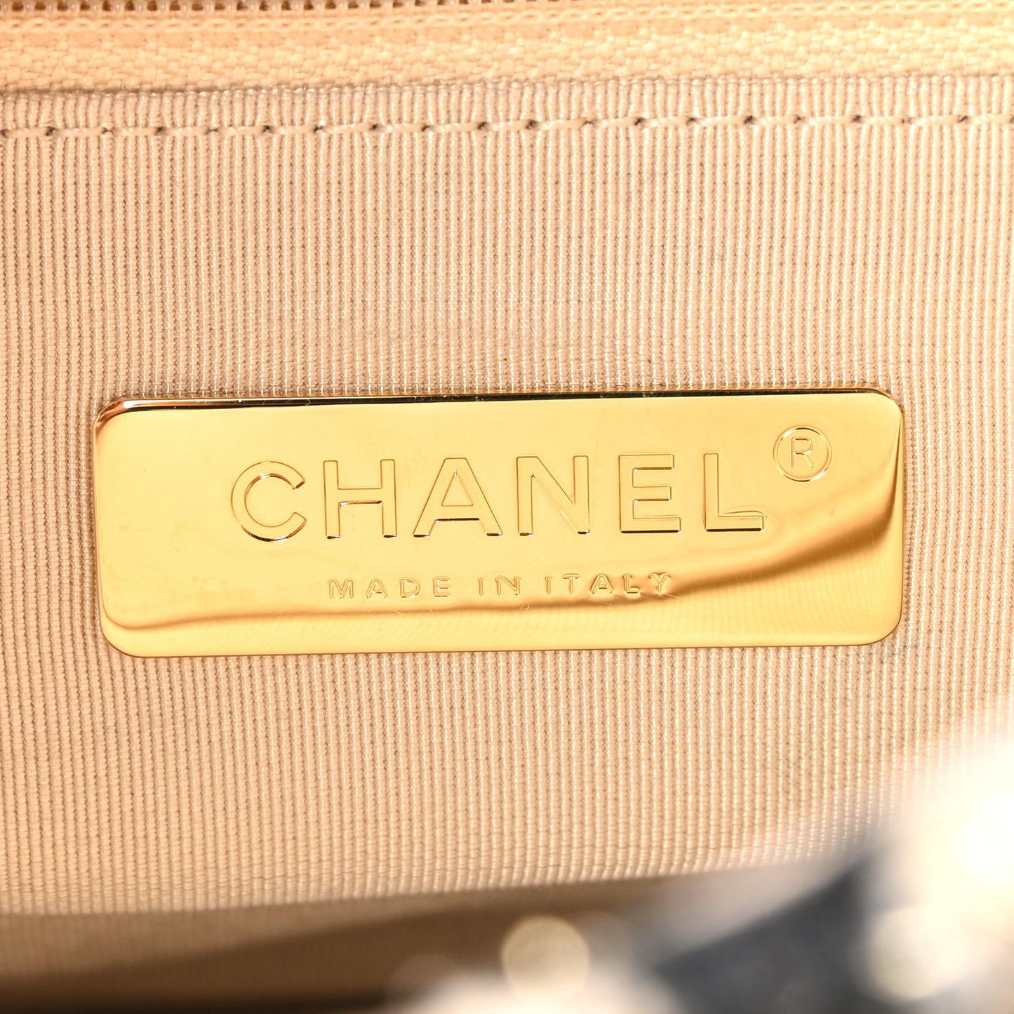 Tweed Maxi Chanel 19 Flap Beige Black