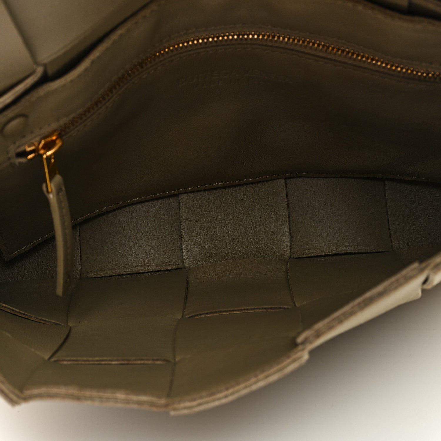 Bottega Veneta Grained Calfskin Maxi Intrecciato Cassette Crossbody Bag Taupe 5 of 8