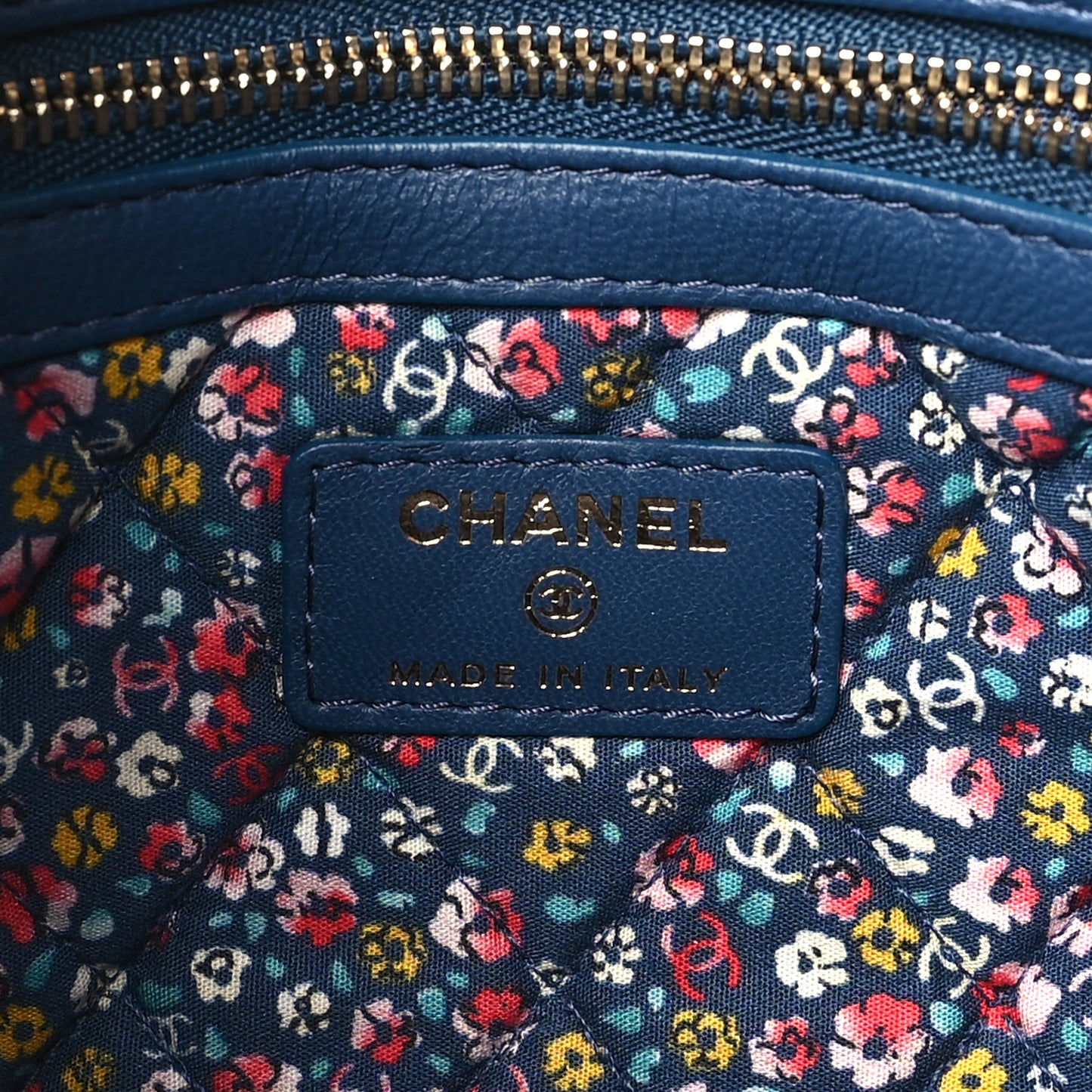 Lambskin Quilted Medium Cuba Cosmetic Case Navy