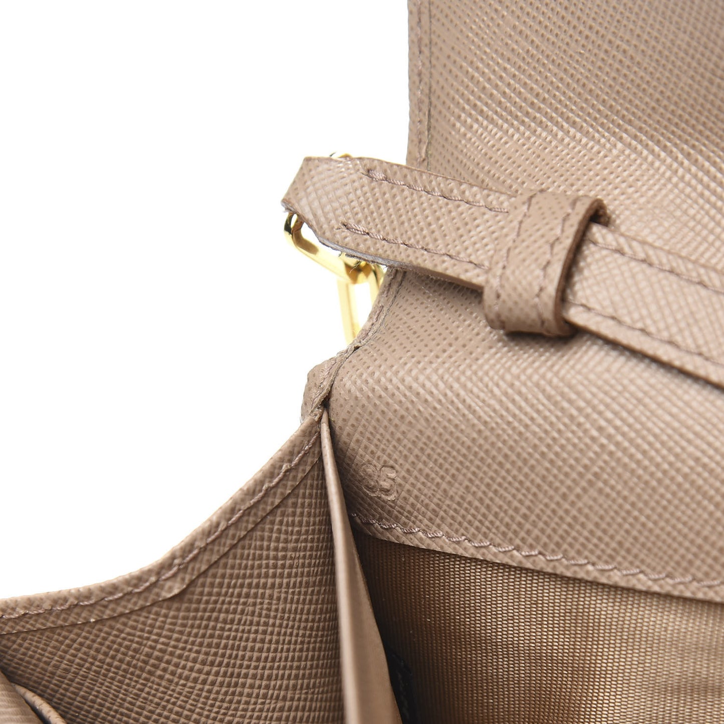 Saffiano Metal Bar Chain Wallet Cammeo