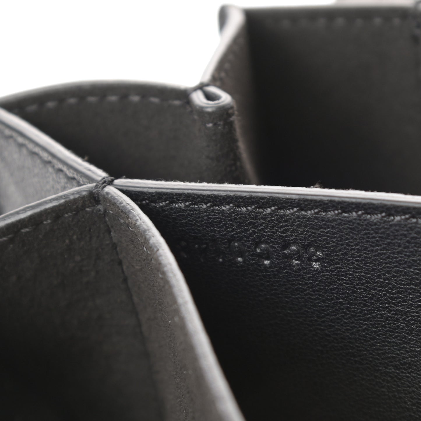 Sugar Goatskin Medium GV3 Shoulder Bag Black