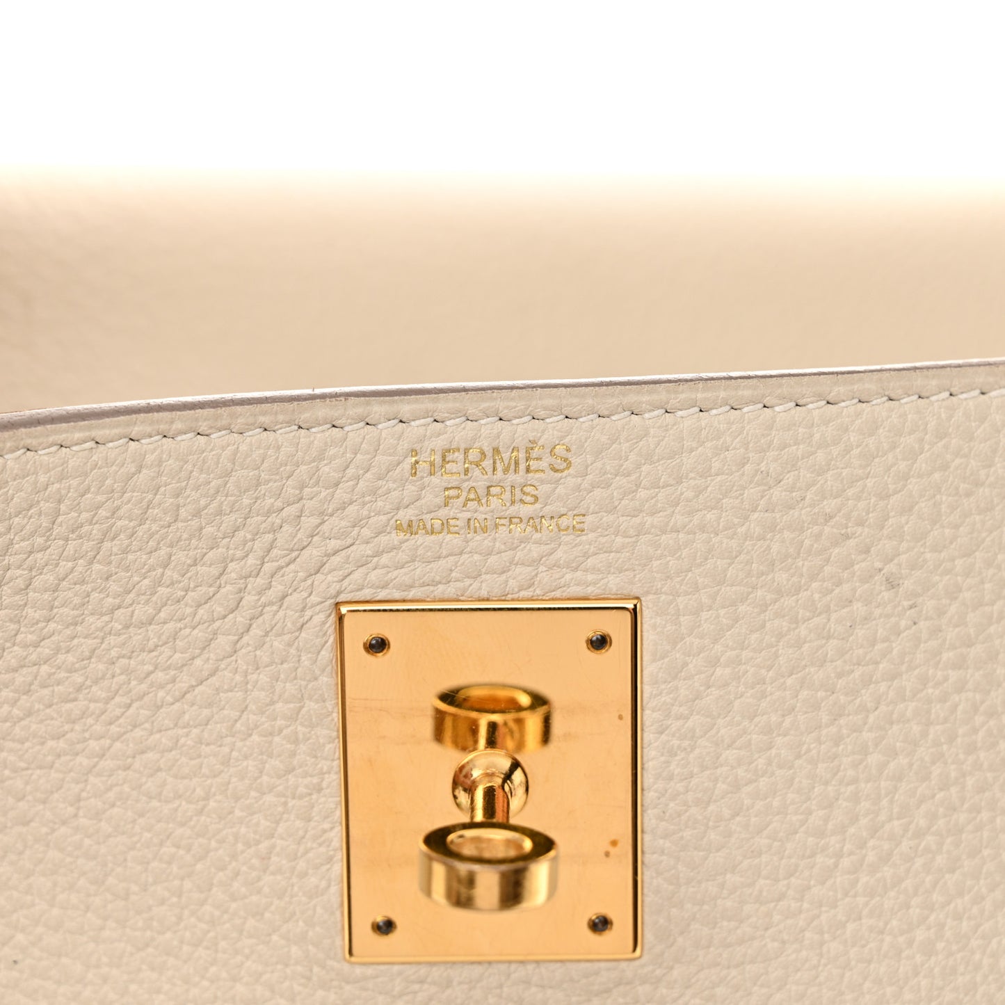 Togo Kelly Retourne 32 Craie