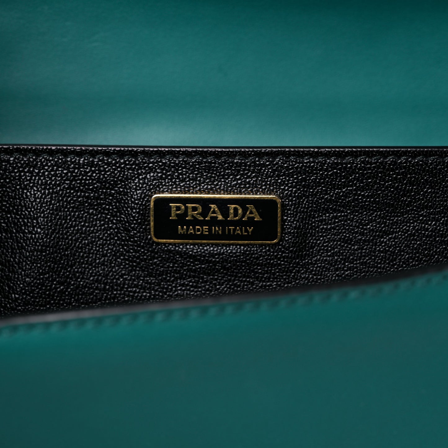 City Calf Saffiano Cahier Bag Assenzio Black