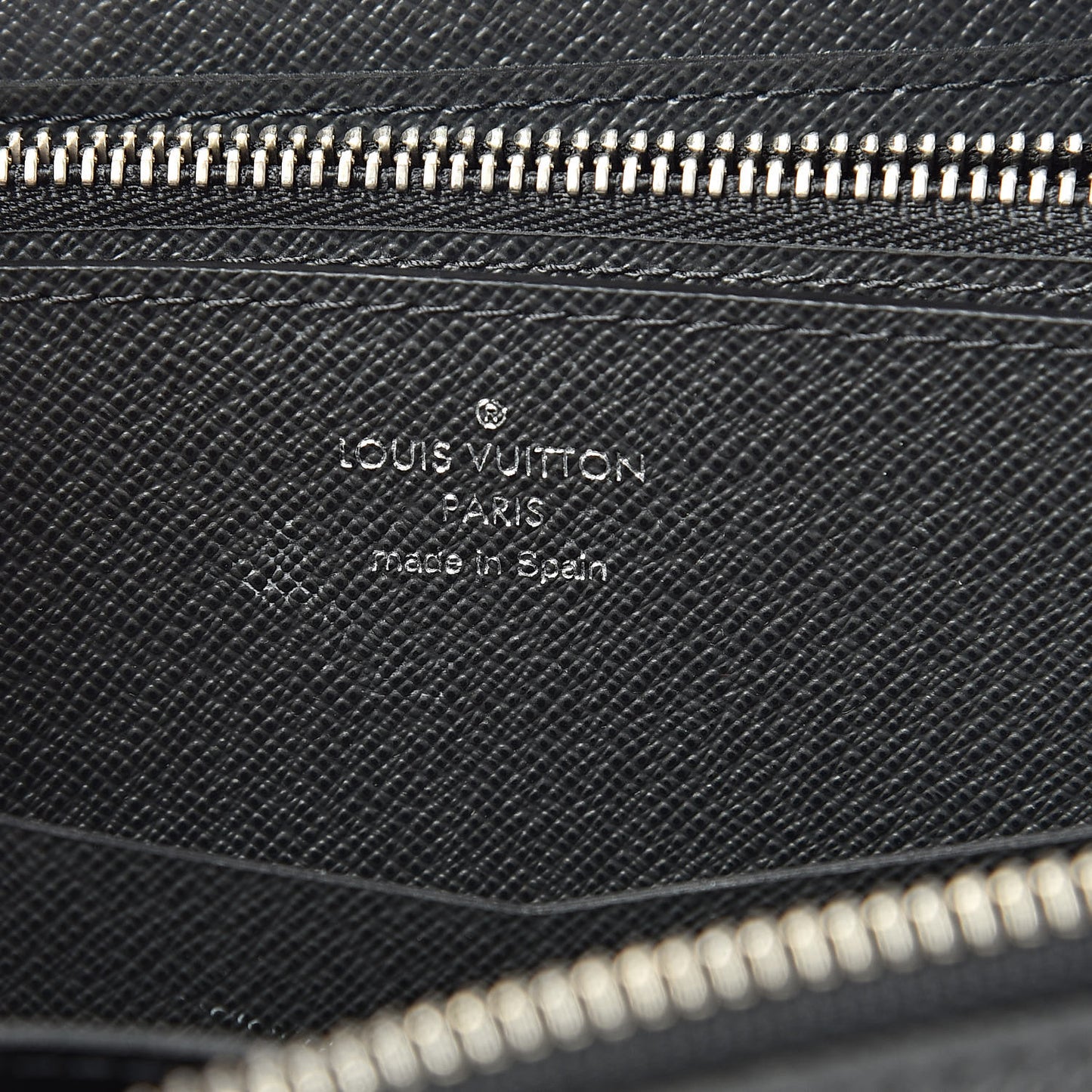 Taiga Zippy XL Wallet Black