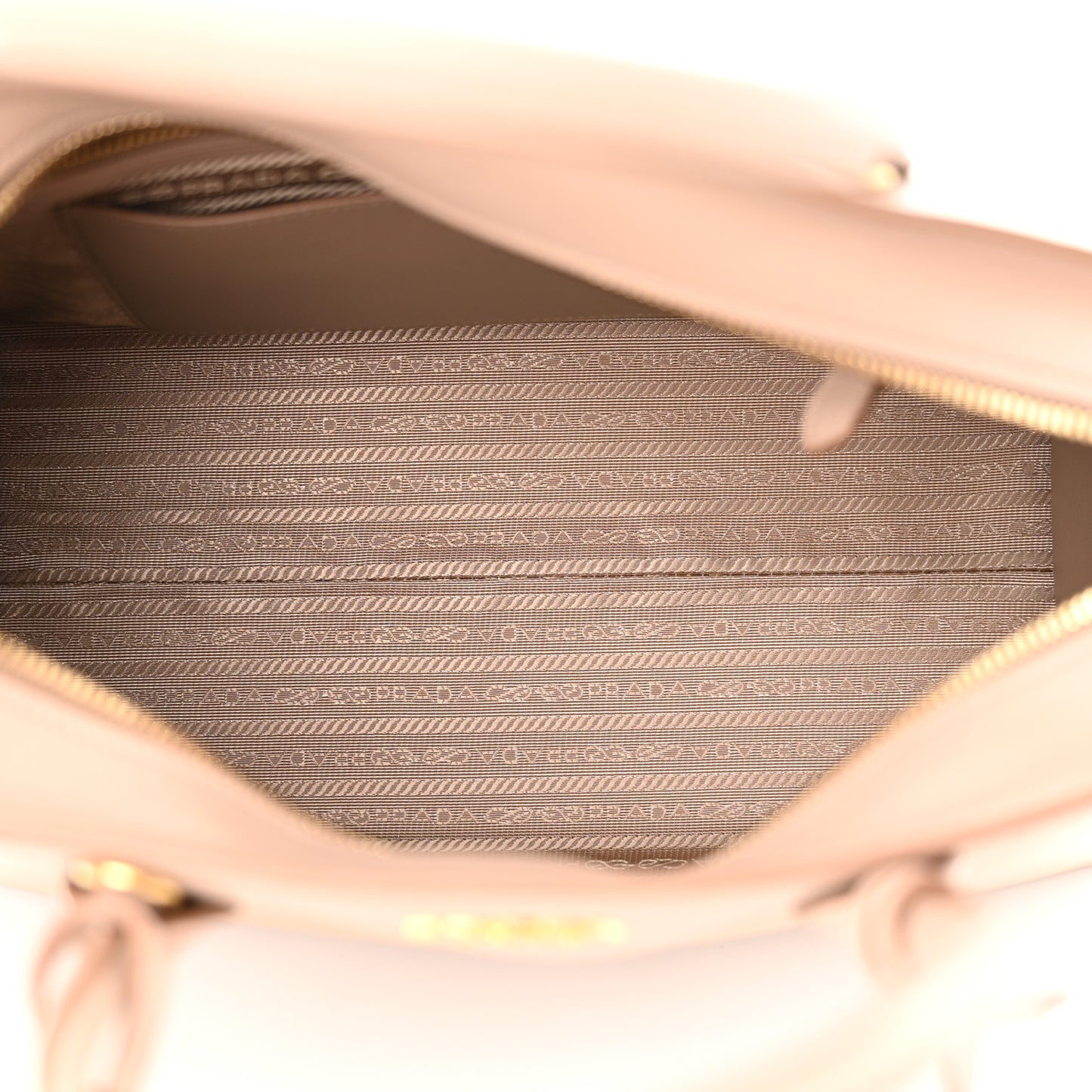 Saffiano City Calfskin Medium Esplanade Cammeo