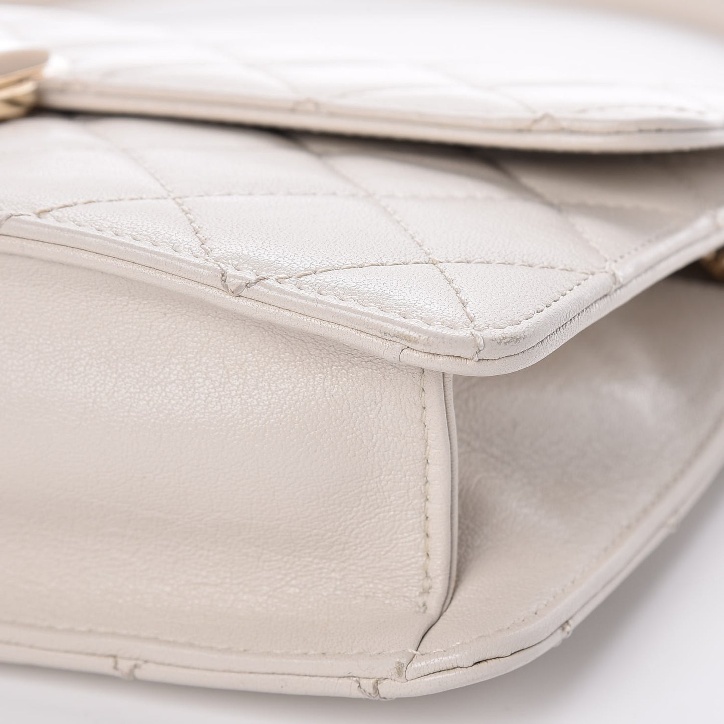 Sheepskin Quilted Small Beauty Lock Flap White