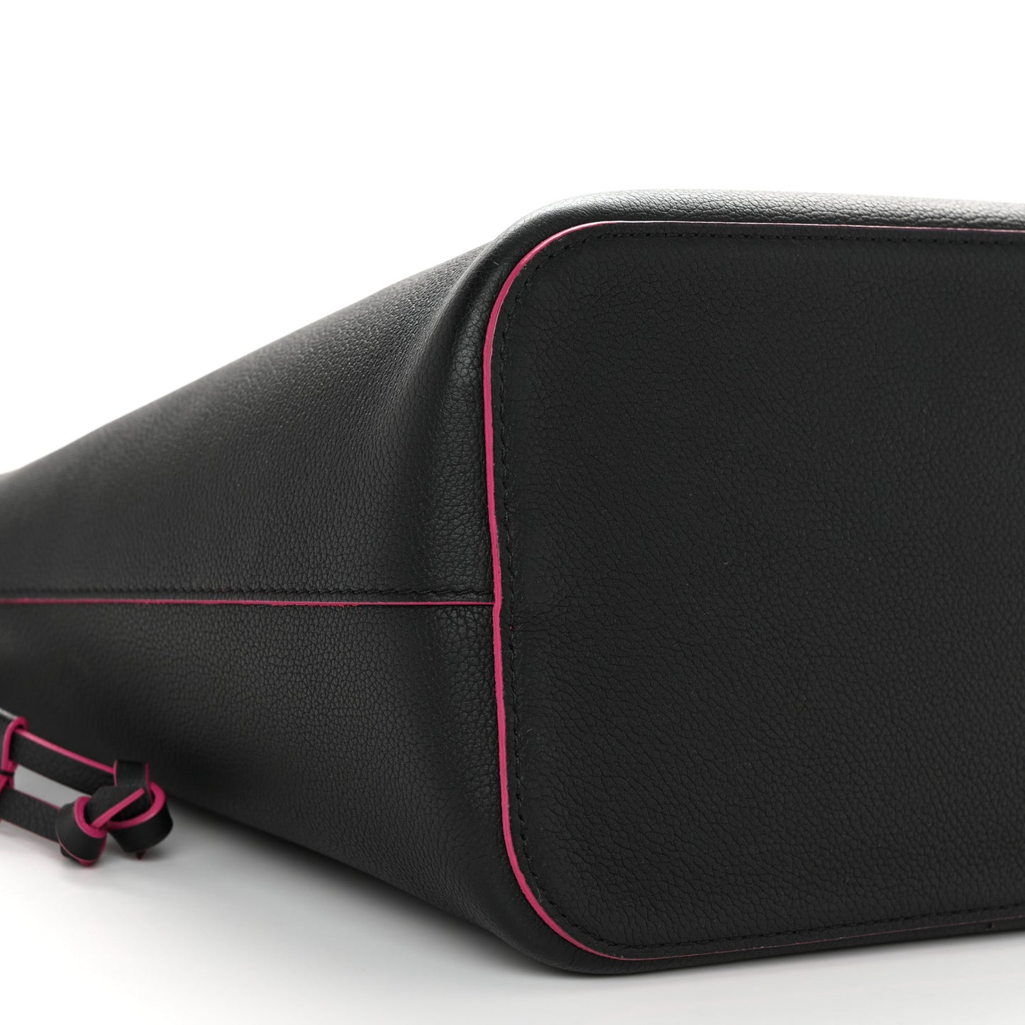 Calfskin Lockme Bucket Black