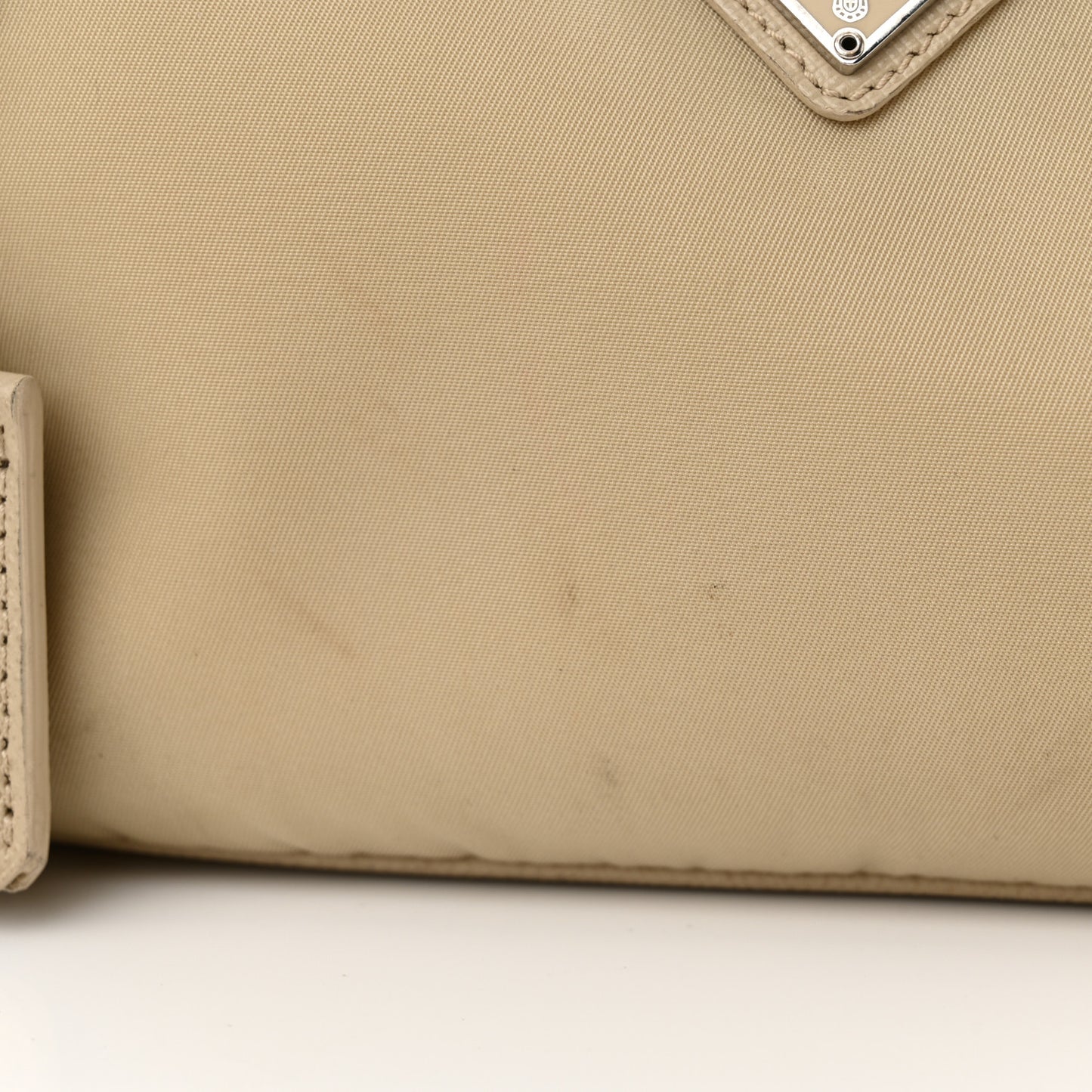 Re-Nylon Saffiano Re-Edition 2005 Shoulder Bag Deserto