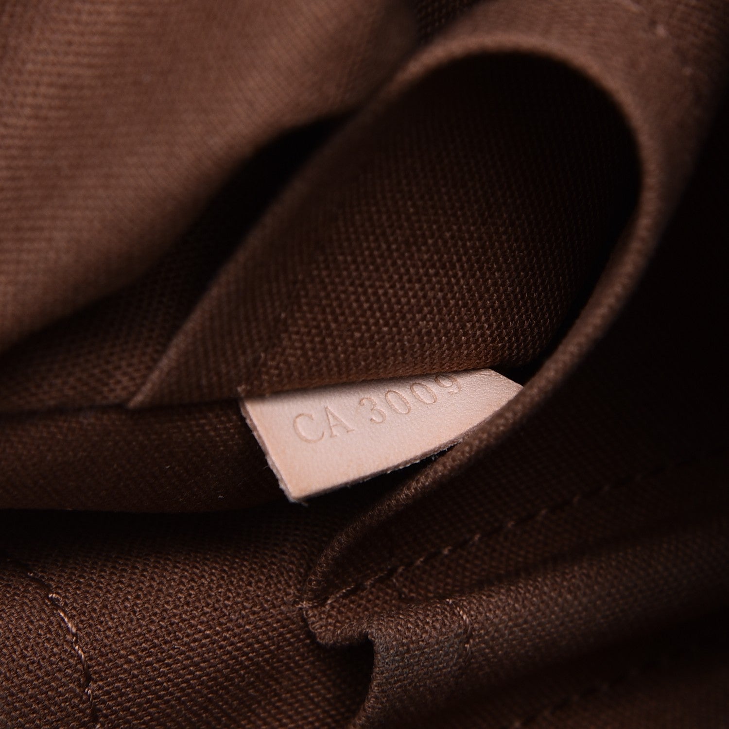 Louis Vuitton Monogram Beaubourg MM Messenger Bag 7 of 7
