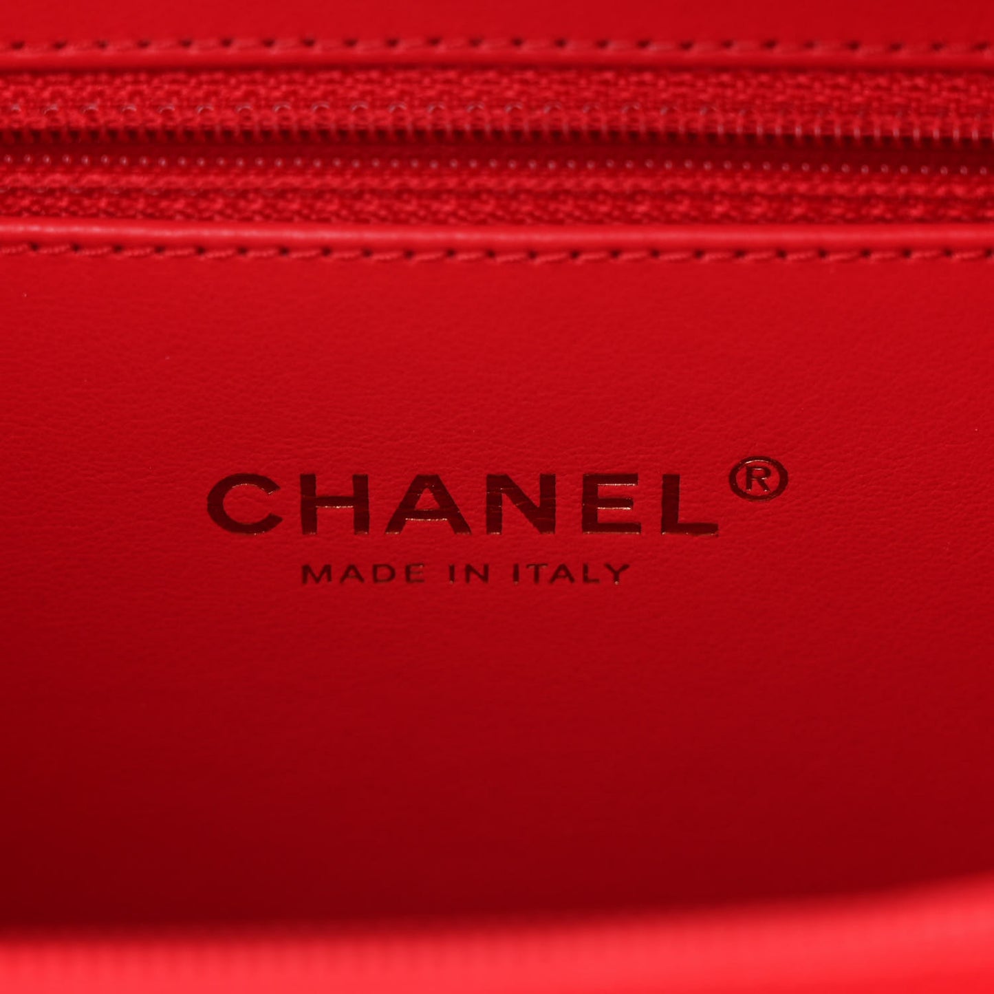 Caviar Quilted Medium CC Filigree Vanity Case Red