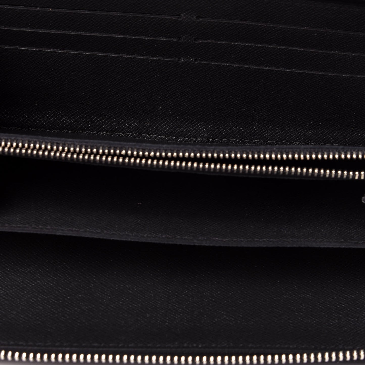 Taiga Zippy Organizer Wallet Black