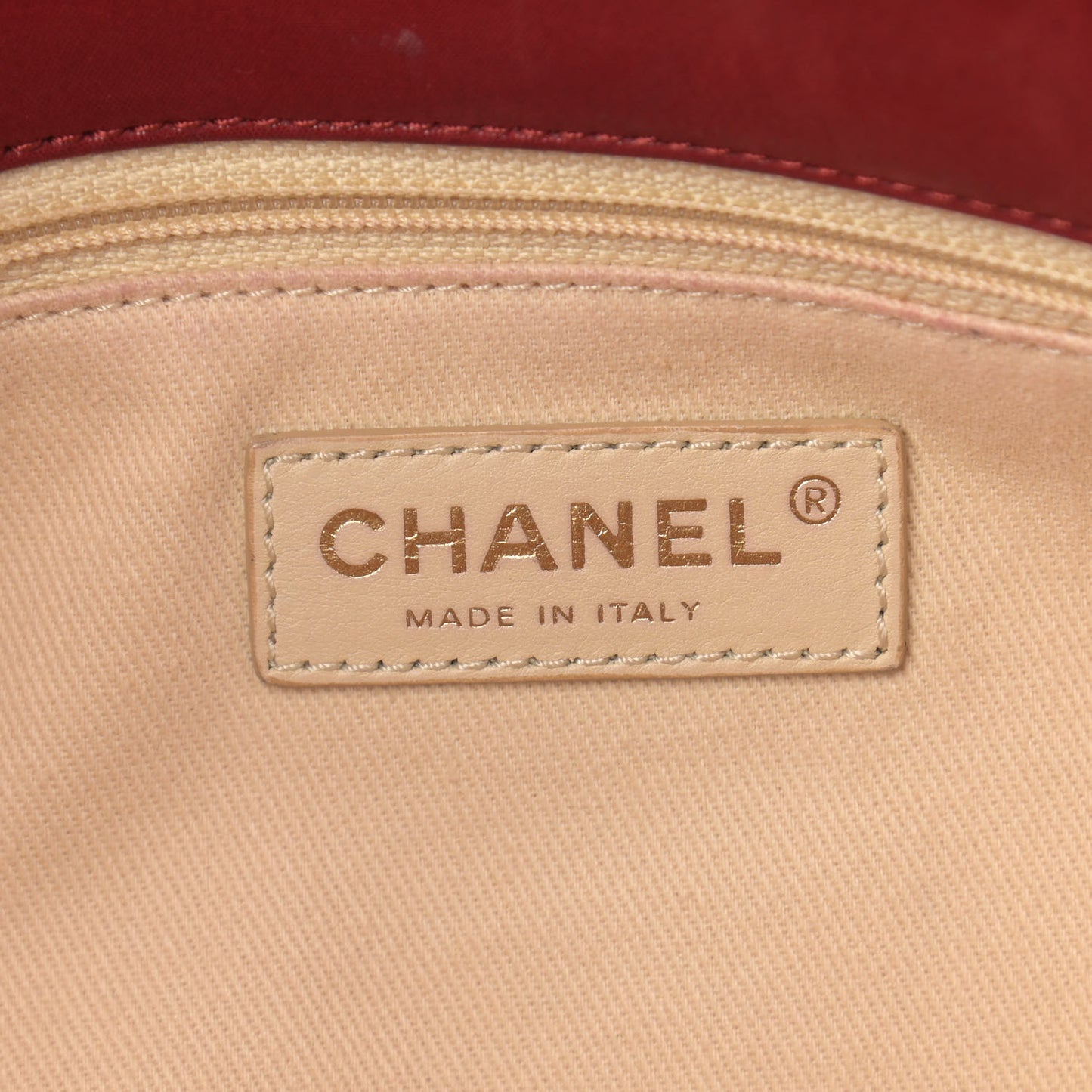 Iridescent Calfskin Large Chic Quilt Flap Red