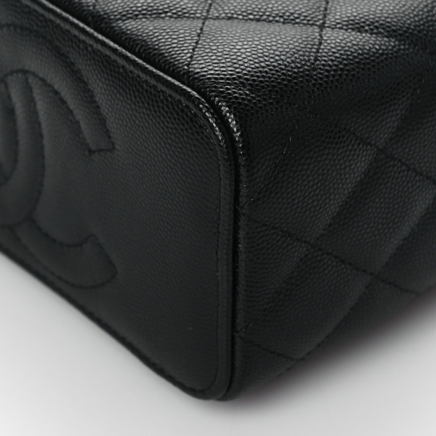Caviar Quilted Small Vanity Case With Chain Black