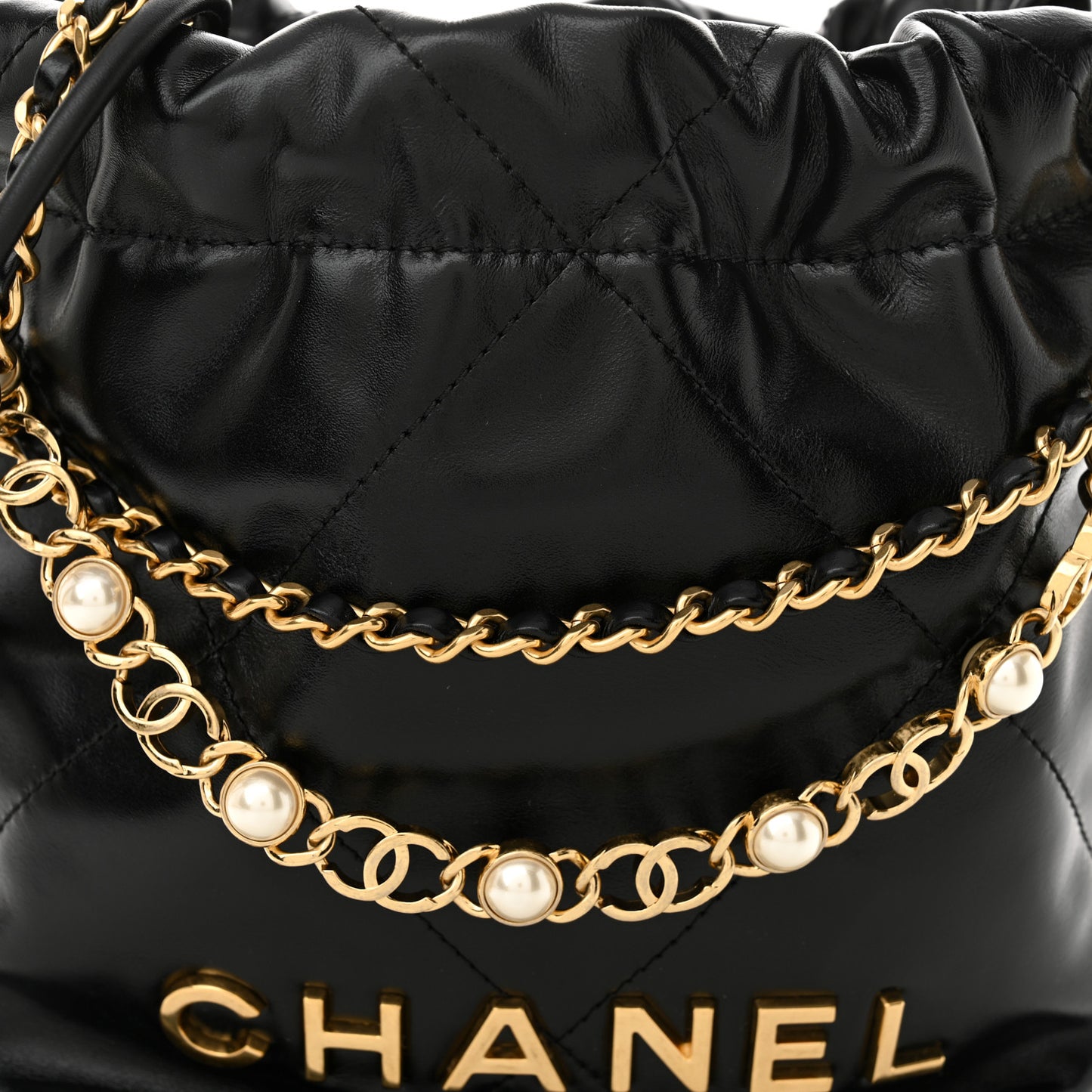 Shiny Calfskin Quilted Pearl CC Chain Mini Chanel 22 Black