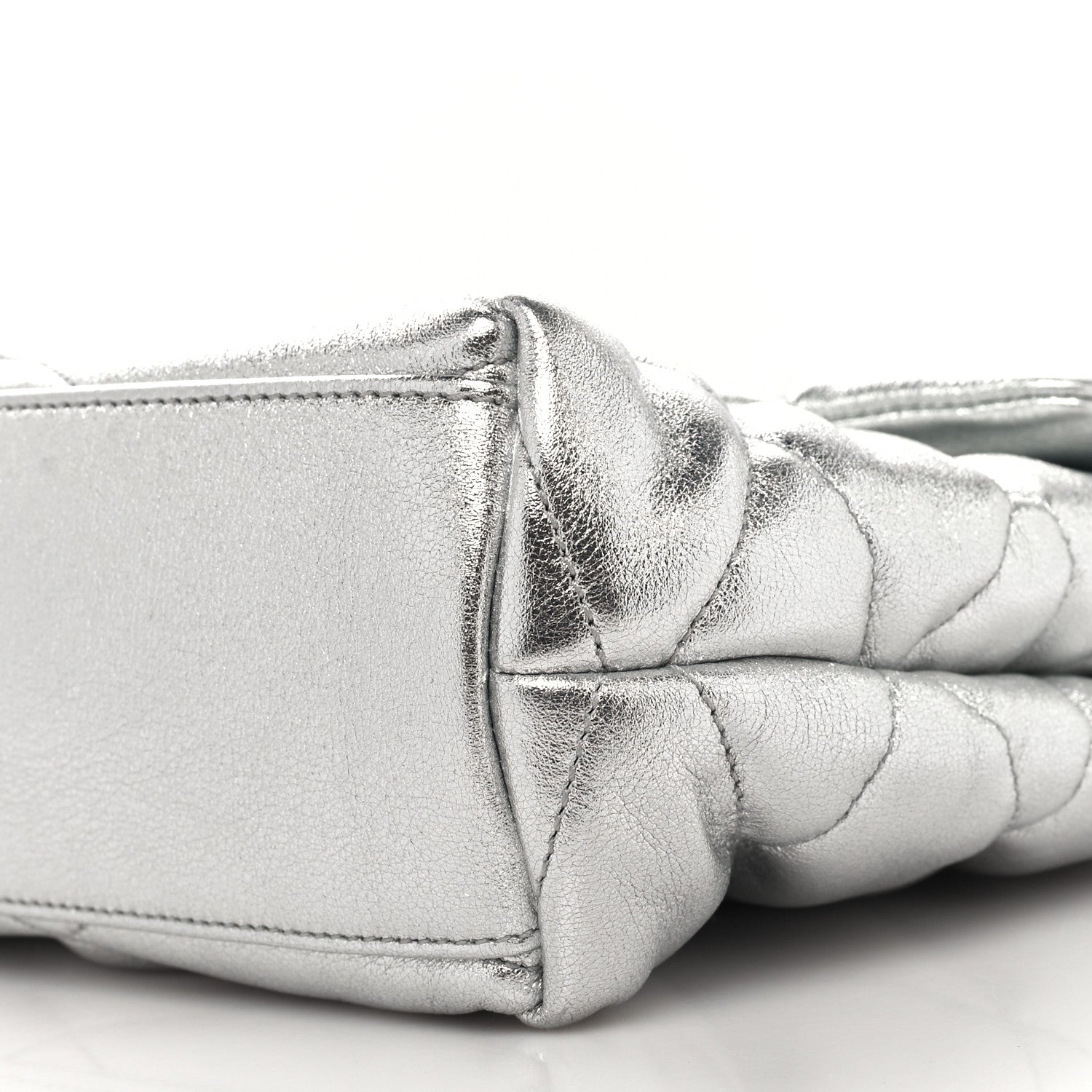 Saint Laurent Metallic Lambskin Quilted Sade Puffer Envelope Clutch Argento 10 of 10