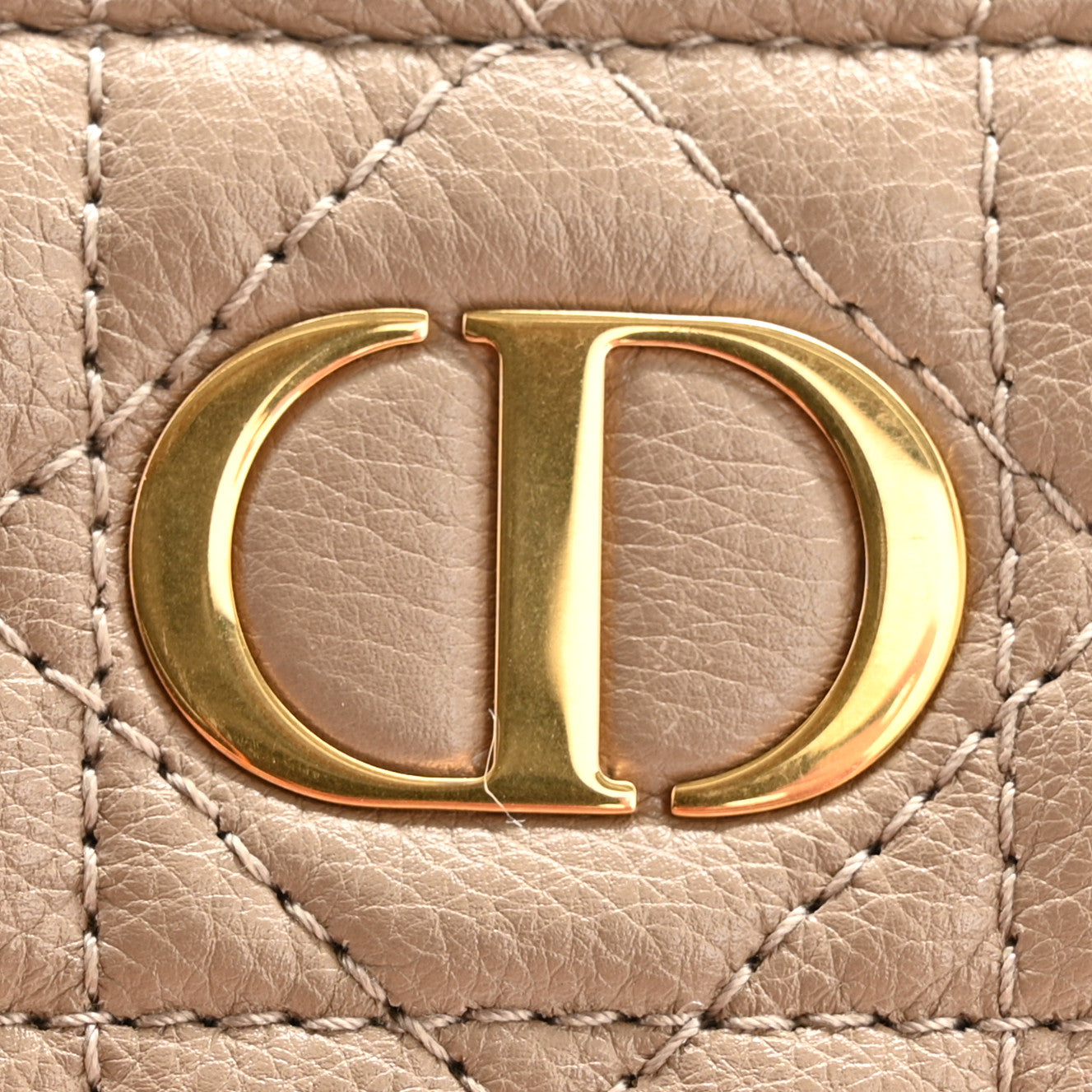 Grained Calfskin Supple Cannage Caro Scarlet Zipped Wallet Sand