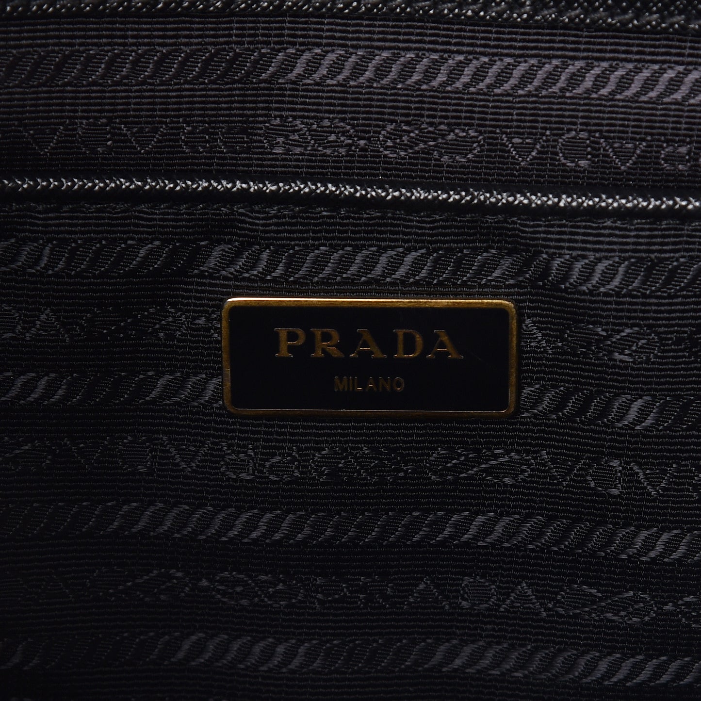 Saffiano Medium Galleria Double Zip Tote Black