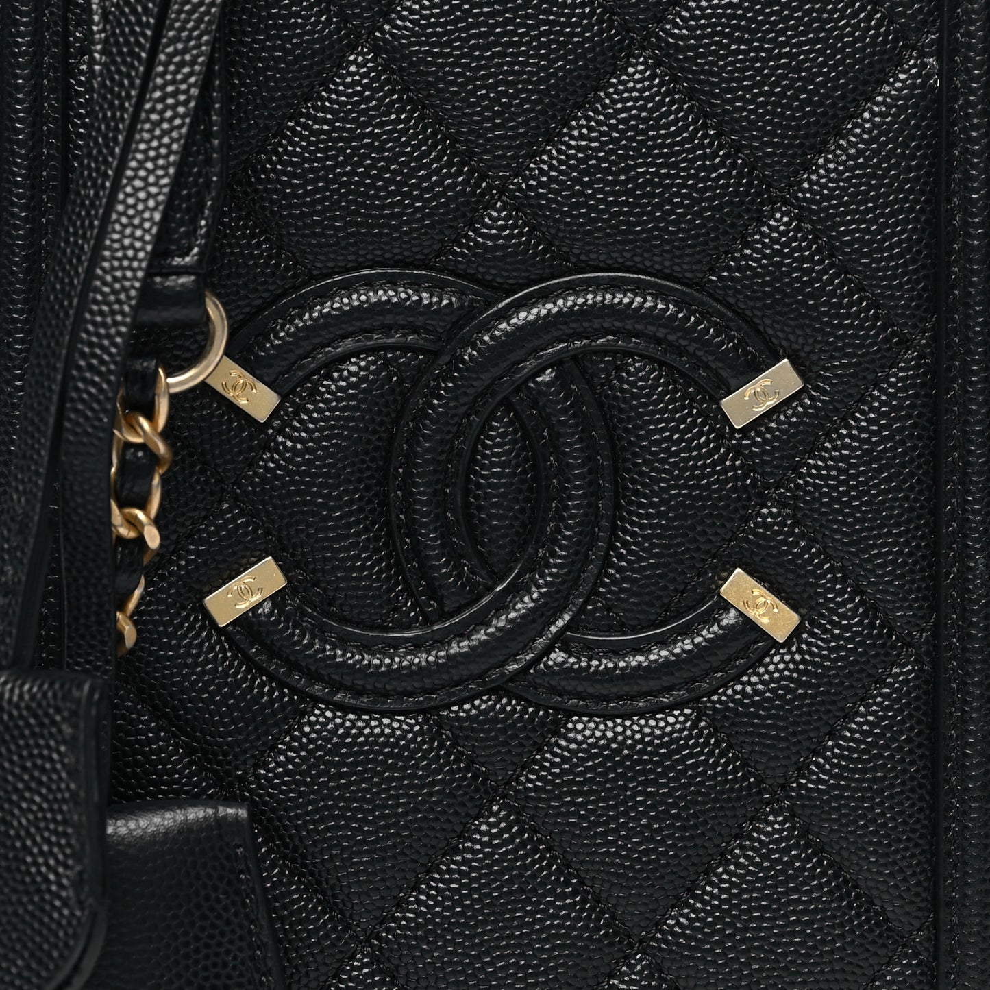 Caviar Quilted CC North South Filigree Vanity Case Black