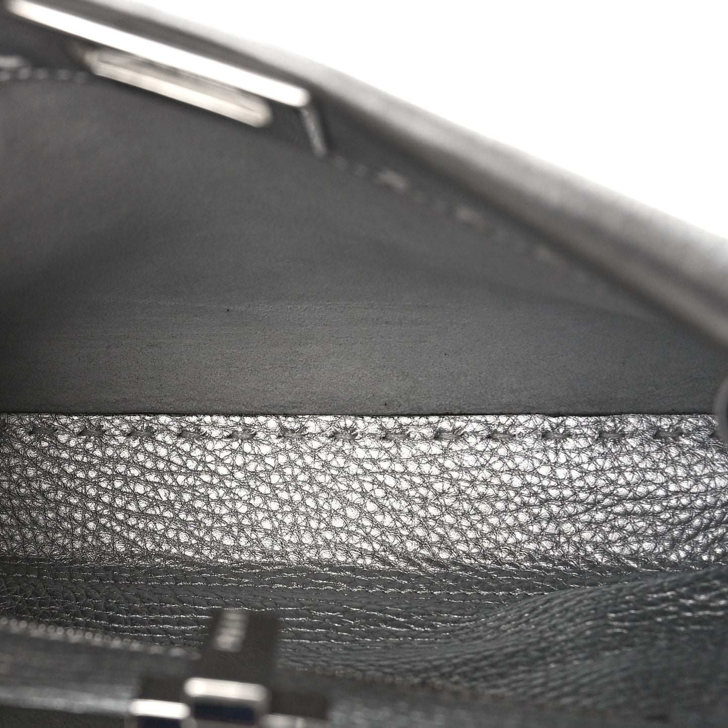 Cuoio Romano Lux Selleria Mini Peekaboo Iconic Satchel Argento