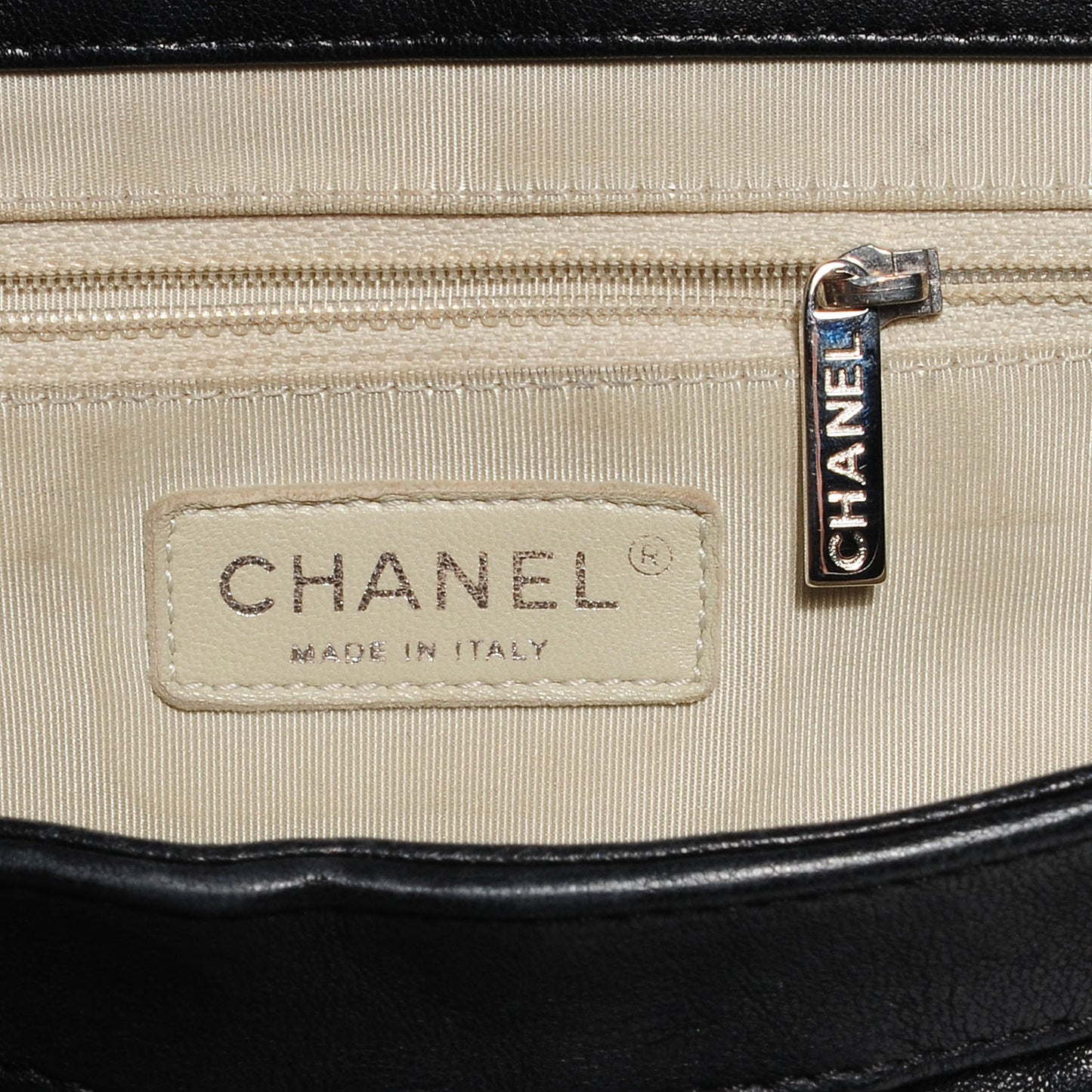 Washed Lambskin Chain Around Medium Messenger Black
