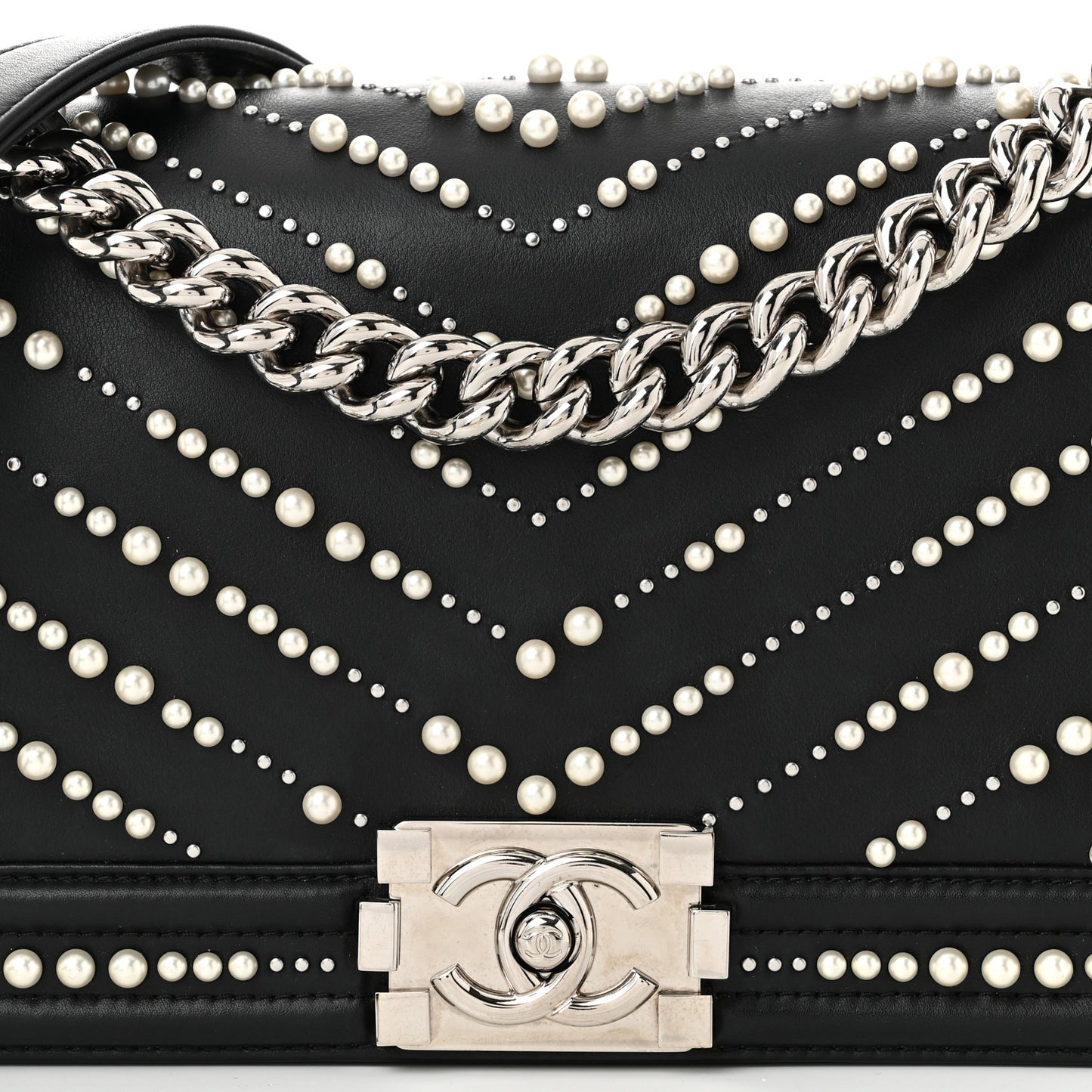 Calfskin Pearl Chevron Medium Boy Flap Black