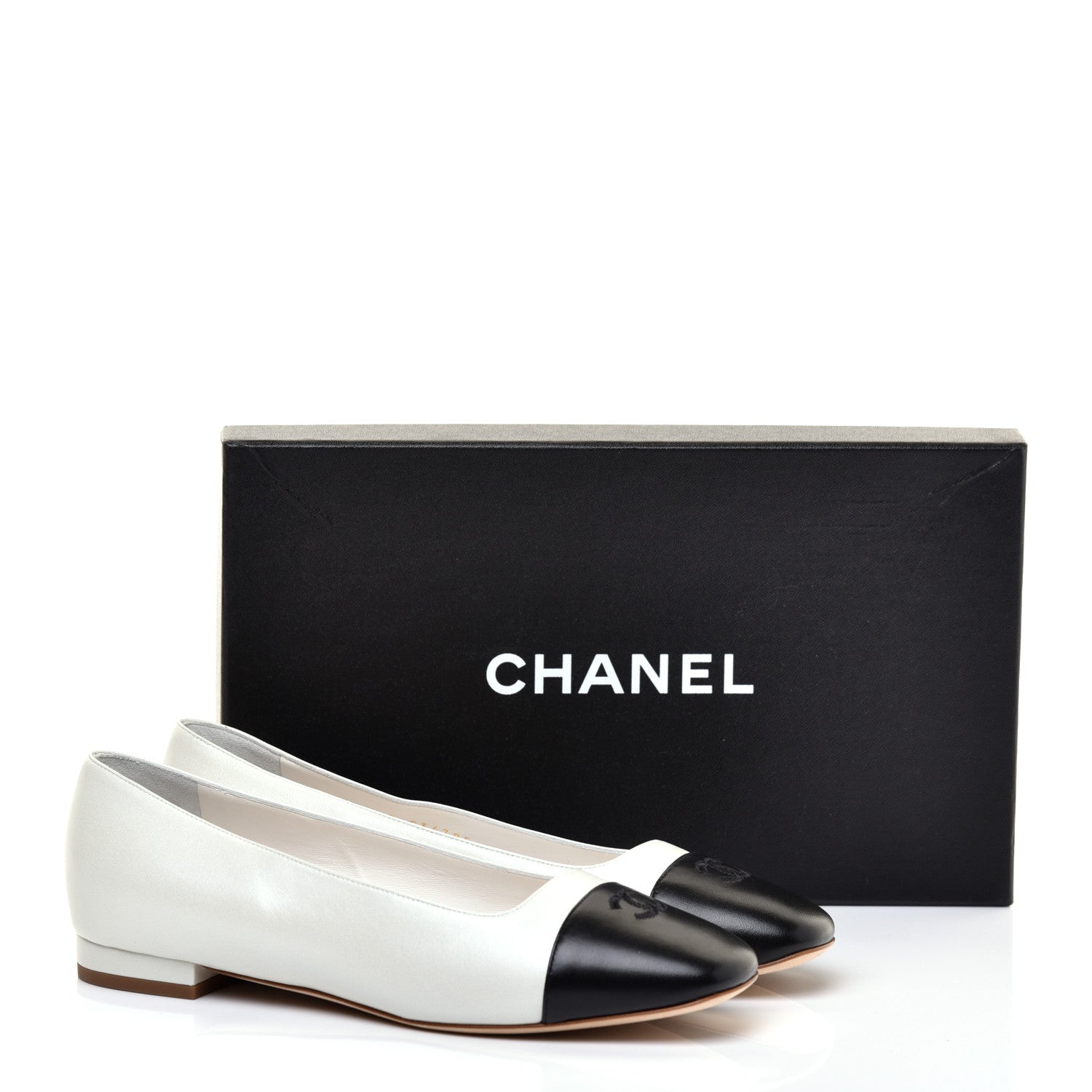 Chanel Lambskin Cap Toe CC Ballerina Flats 37.5 White Black 9 of 10