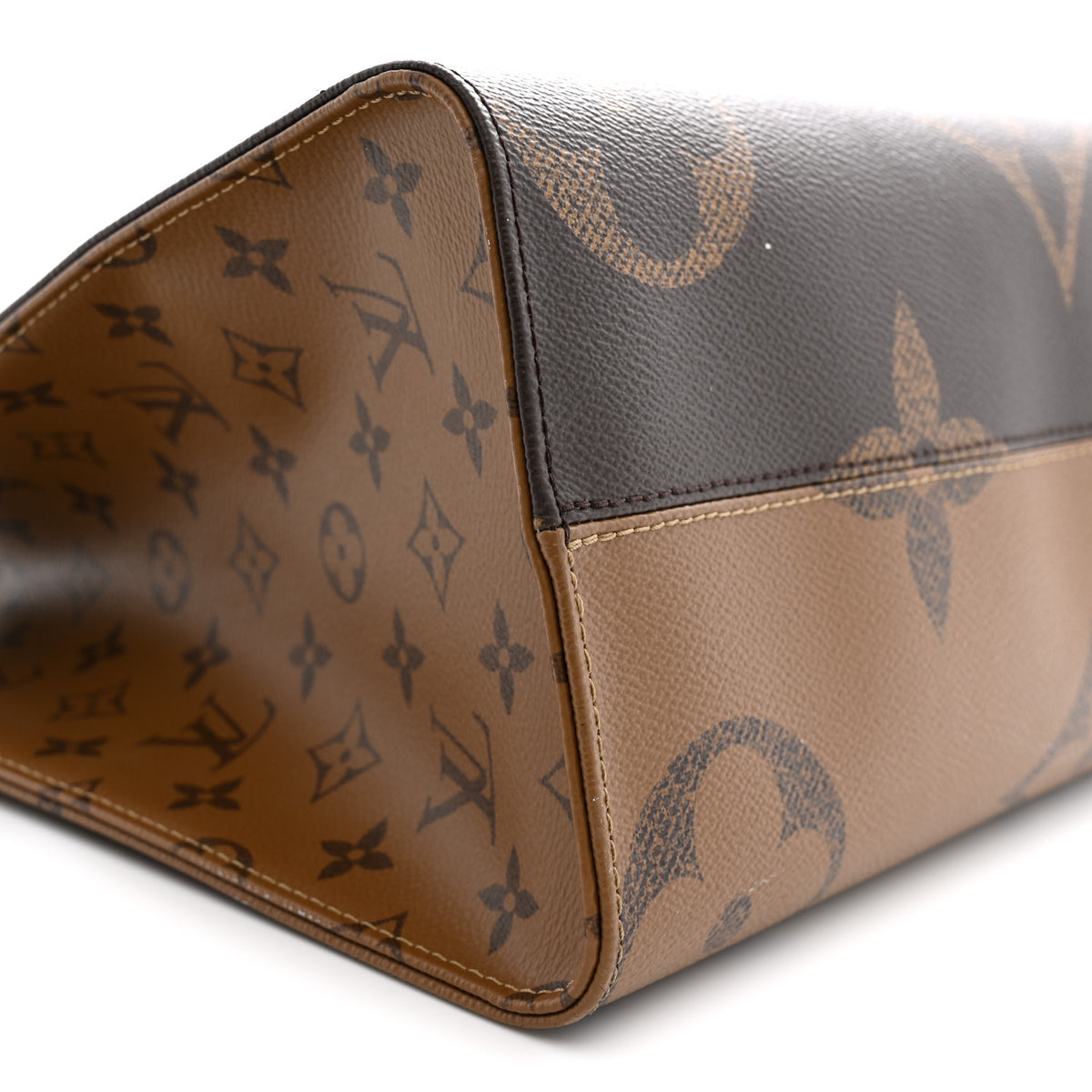 Reverse Monogram Giant Onthego MM