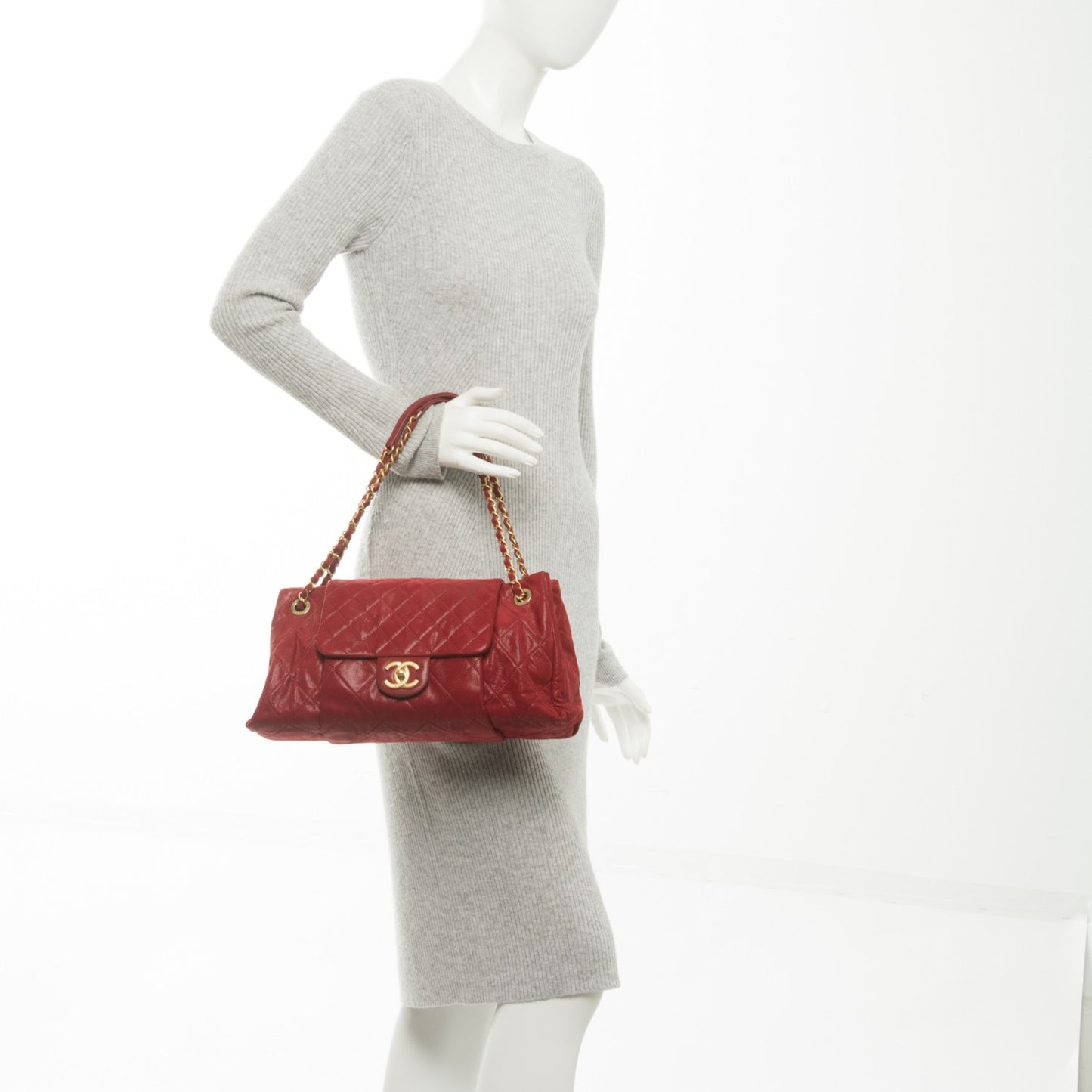 Iridescent Calfskin Large Chic Quilt Flap Red