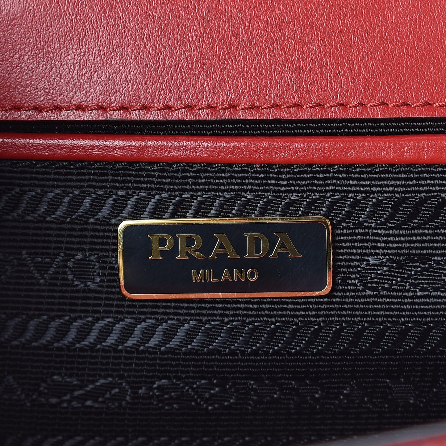 Saffiano Soft Calfskin Chain Crossbody Bag Fuoco