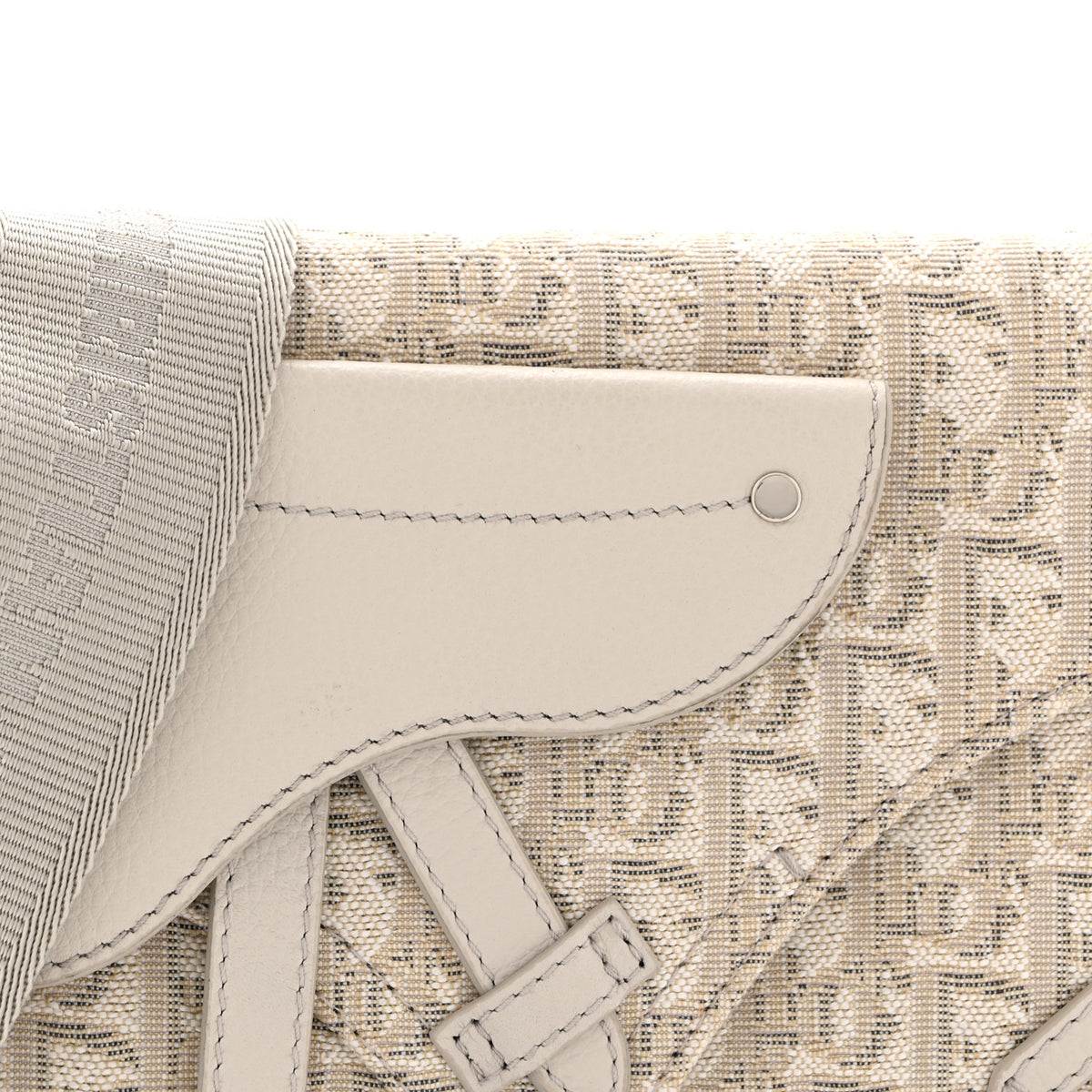 Oblique Saddle Messenger Pouch Beige