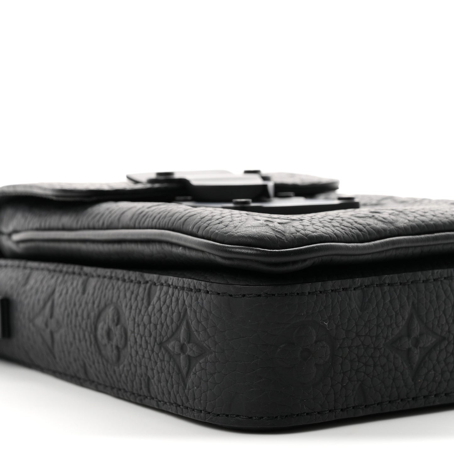 Taurillon Monogram S Lock Wearable Wallet Black