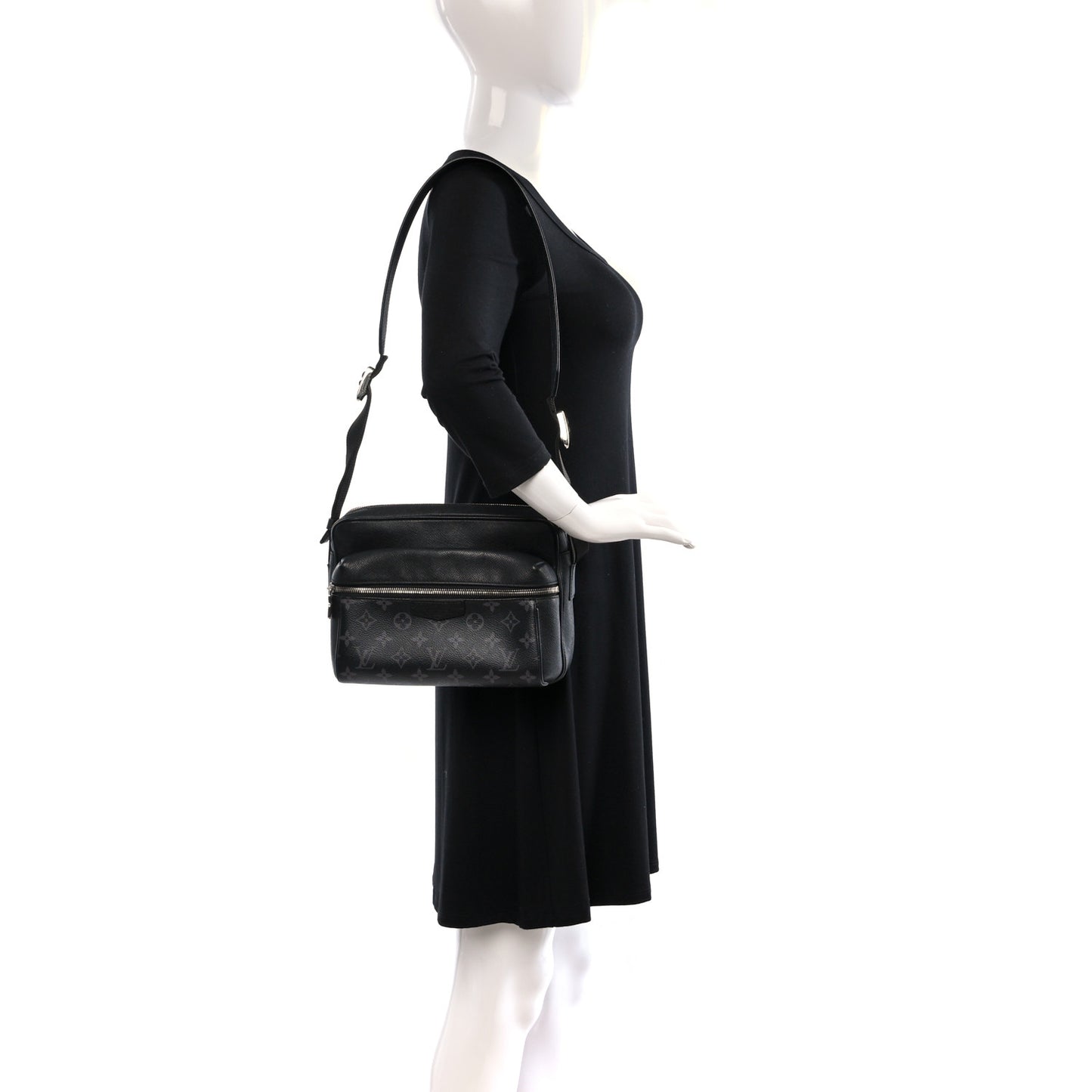 Taiga Monogram Eclipse Outdoor Messenger Black