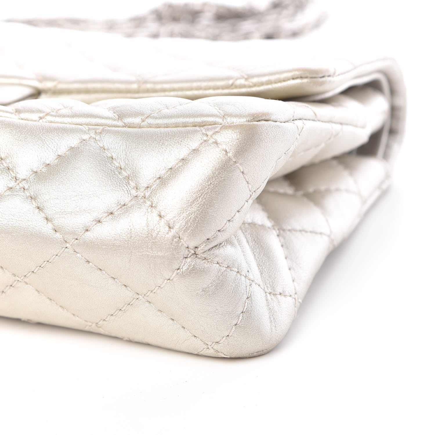 Chanel Metallic Lambskin 2.55 Reissue 225 Flap Pale Gold 14 of 32