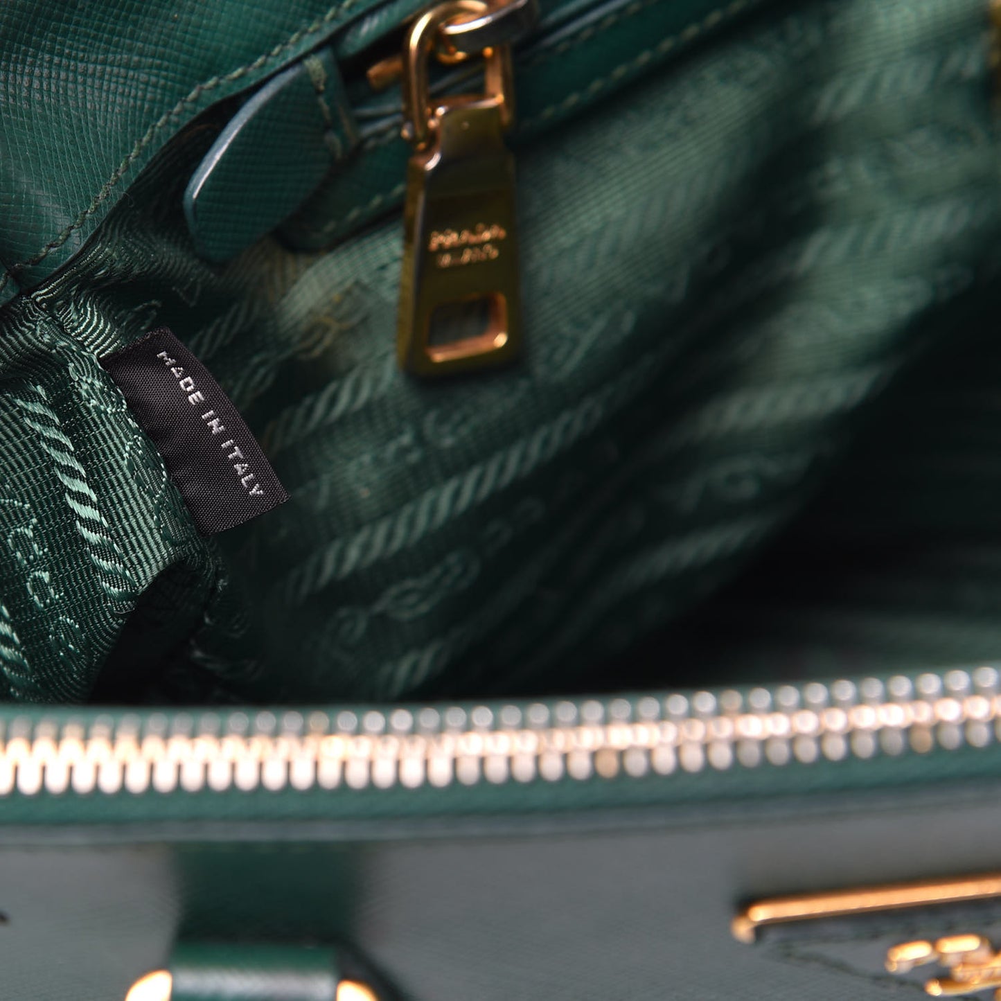 Saffiano Small Galleria Double Zip Tote Biliardo