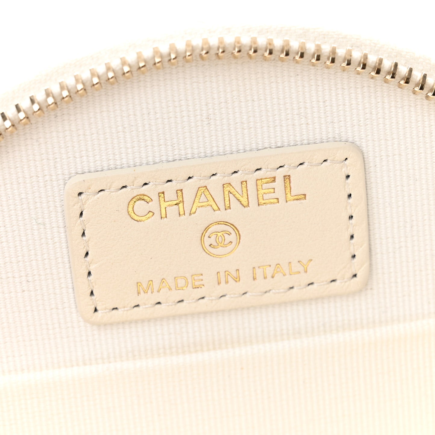 Caviar Quilted Round Handle With Care Vanity With Chain White