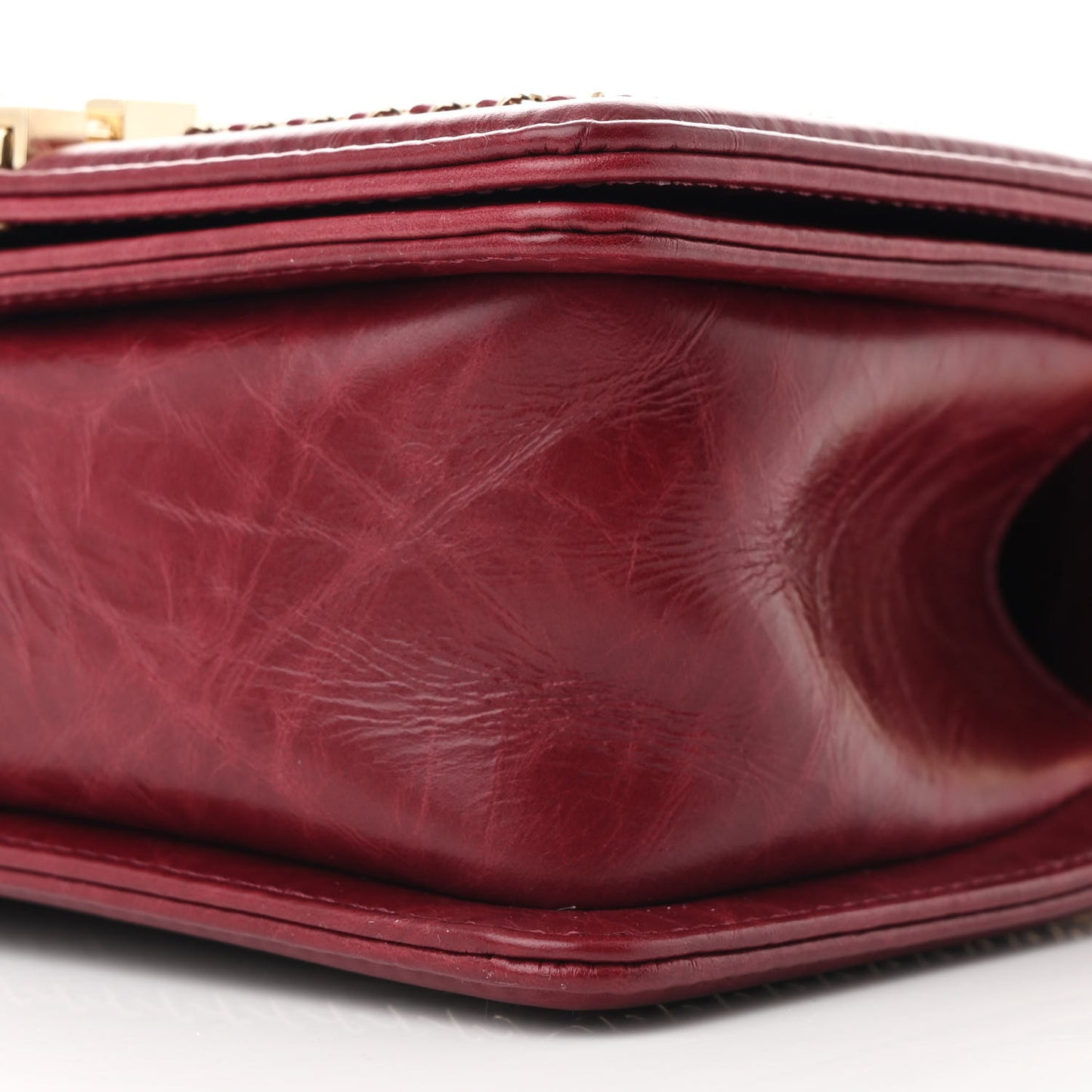 Crumpled Calfskin Chevron Small Chain Boy Flap Burgundy