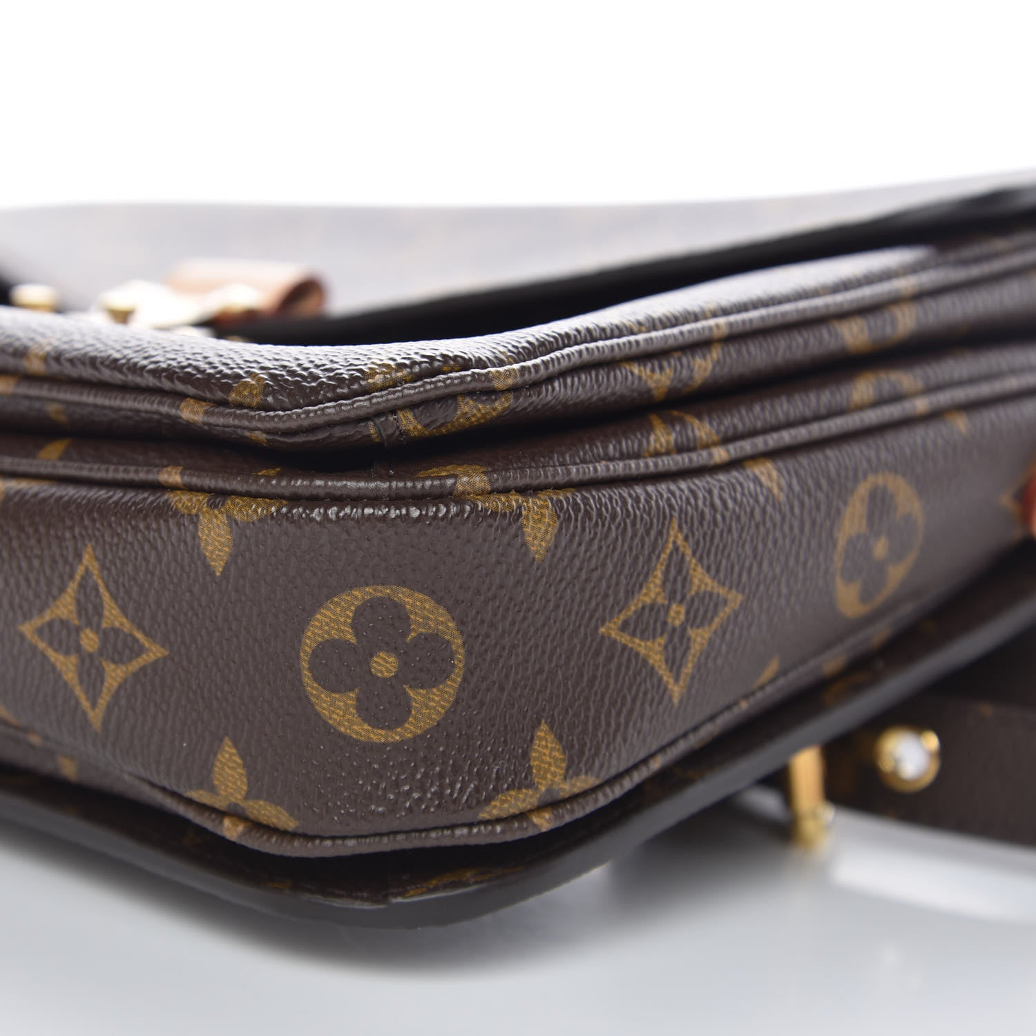 Louis Vuitton Monogram Pochette Metis 8 of 9