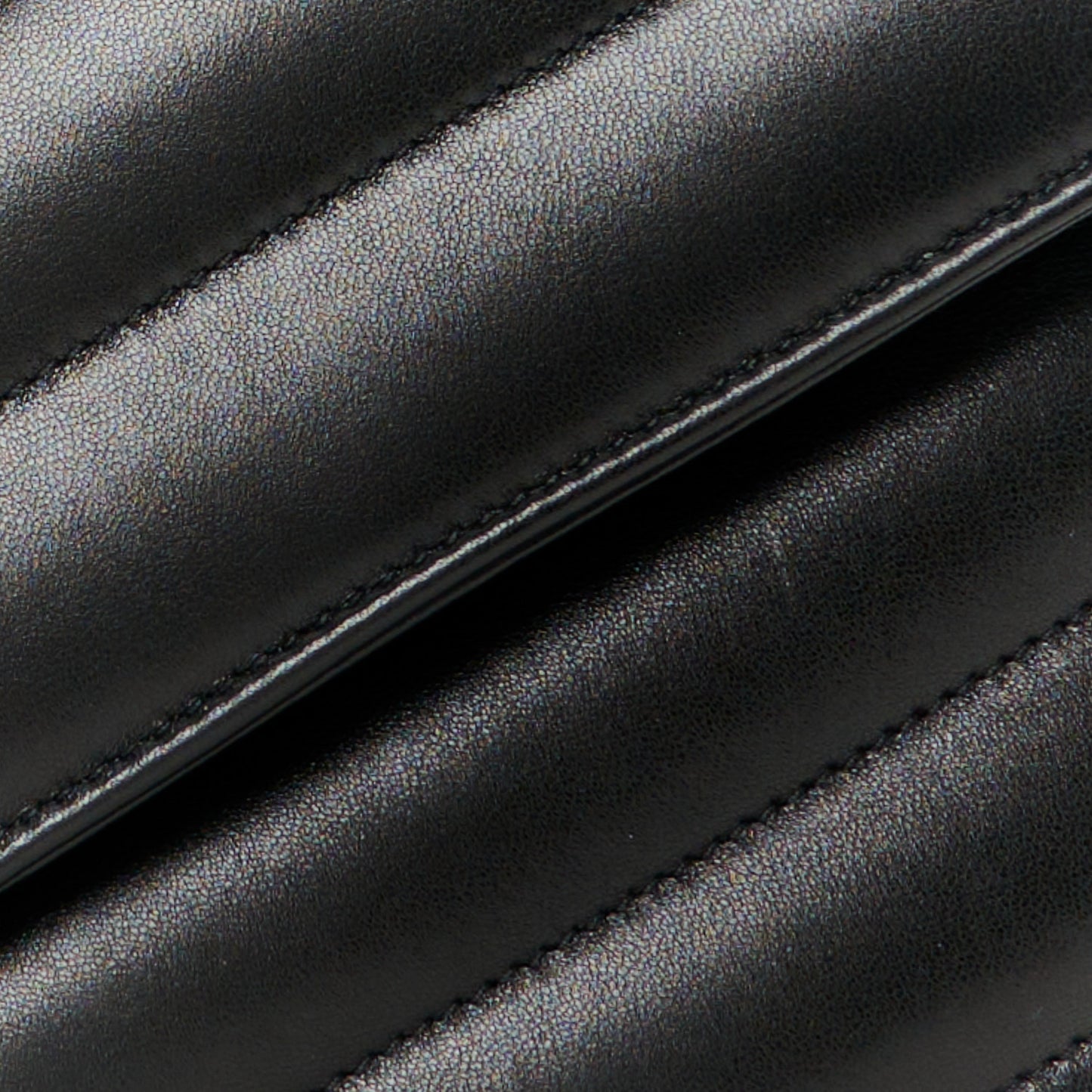 Lambskin Chevron Quilted Medium Loulou Black