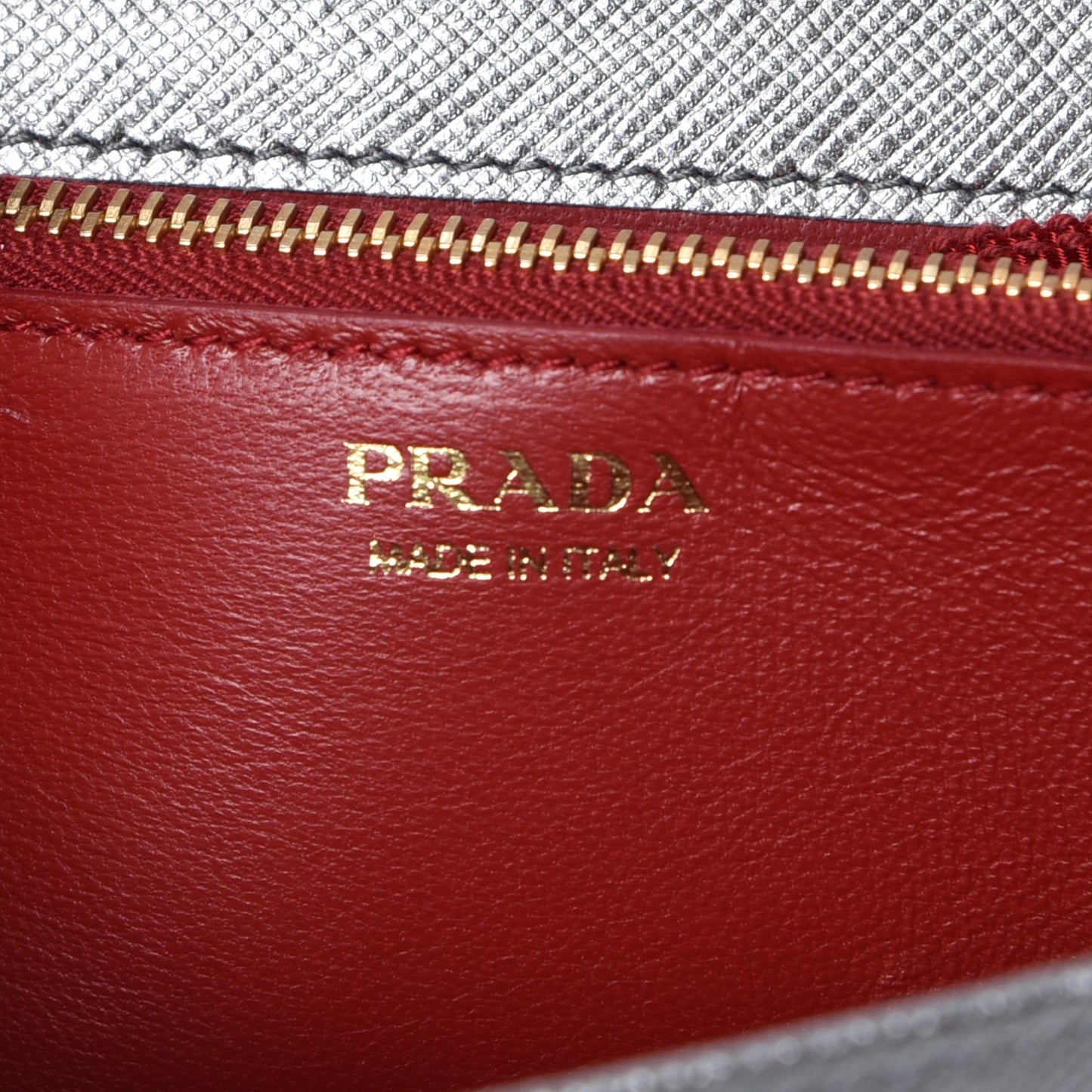 Metallic Saffiano Lux Chain Wallet Cromo